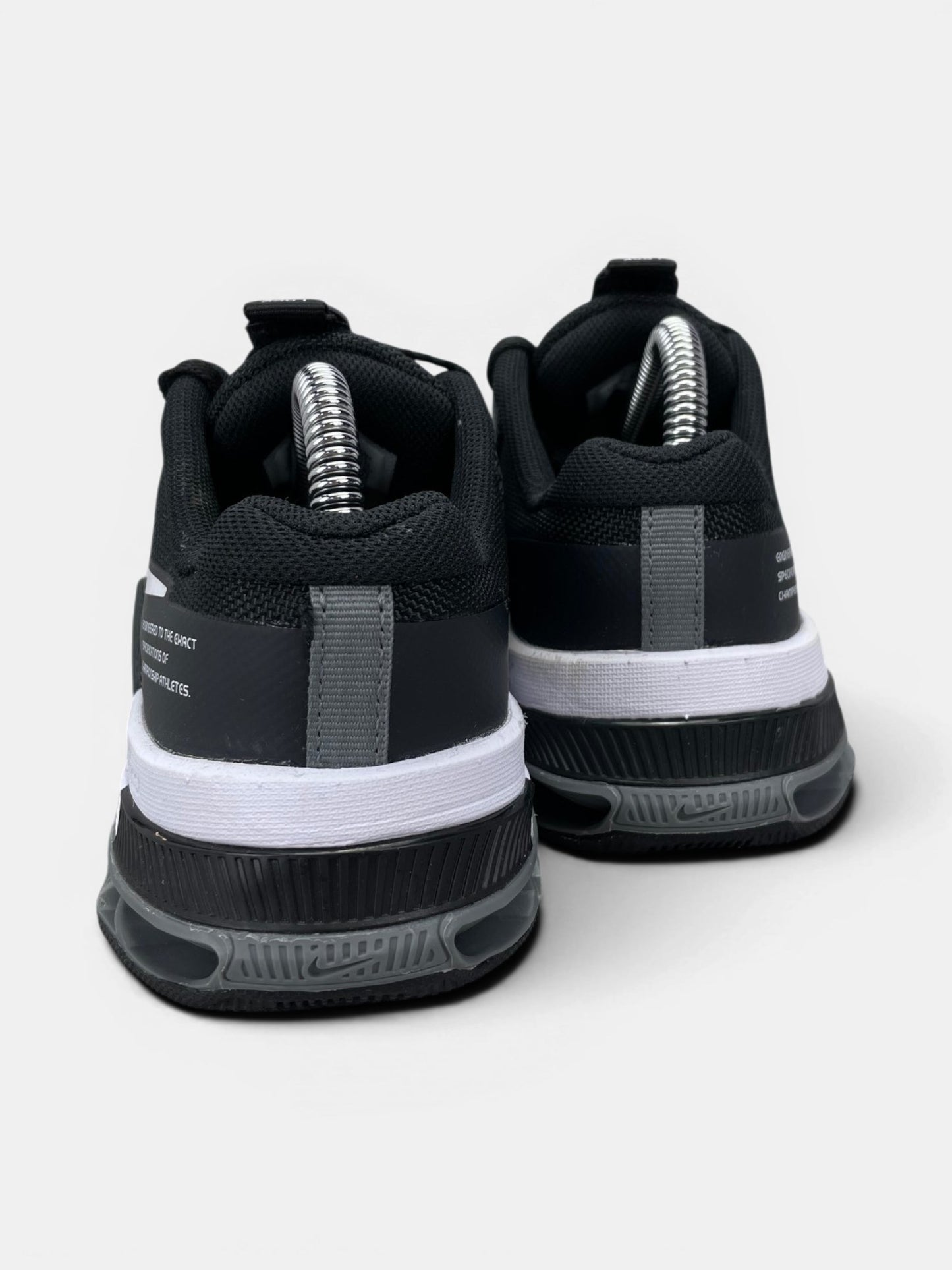 Nike Metcon 8 Black Dark Smoke Grey — buty sportowe damskie w bardzo dobrym stanie rozmiar 36.5, widok z tyłu
