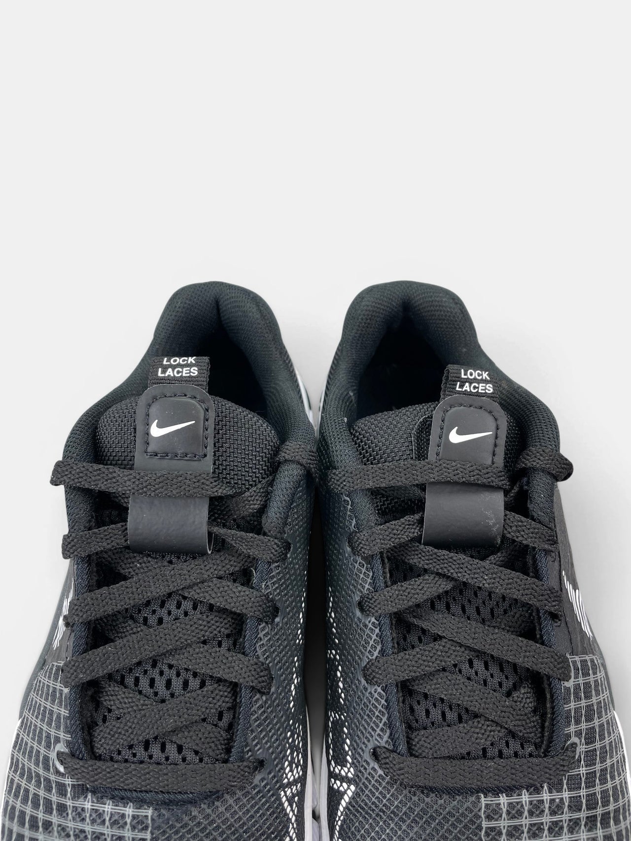 Nike Metcon 8 Black Dark Smoke Grey — buty sportowe damskie w bardzo dobrym stanie rozmiar 36.5, zapiętki butów