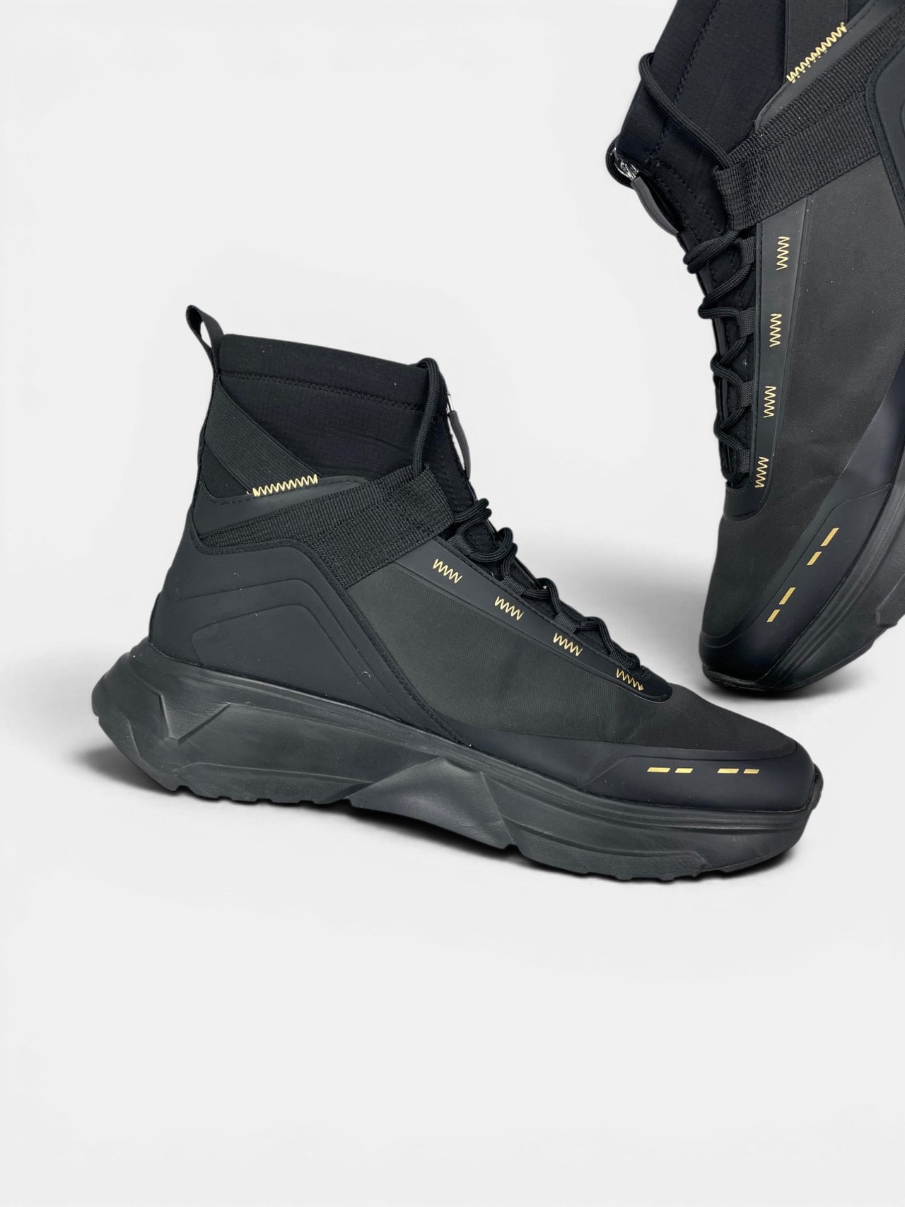 Ea7 Emporio Armani 7.0 — buty sportowe męskie w bardzo dobrym stanie rozmiar 44.5, wewnętrzny panel lewego buta