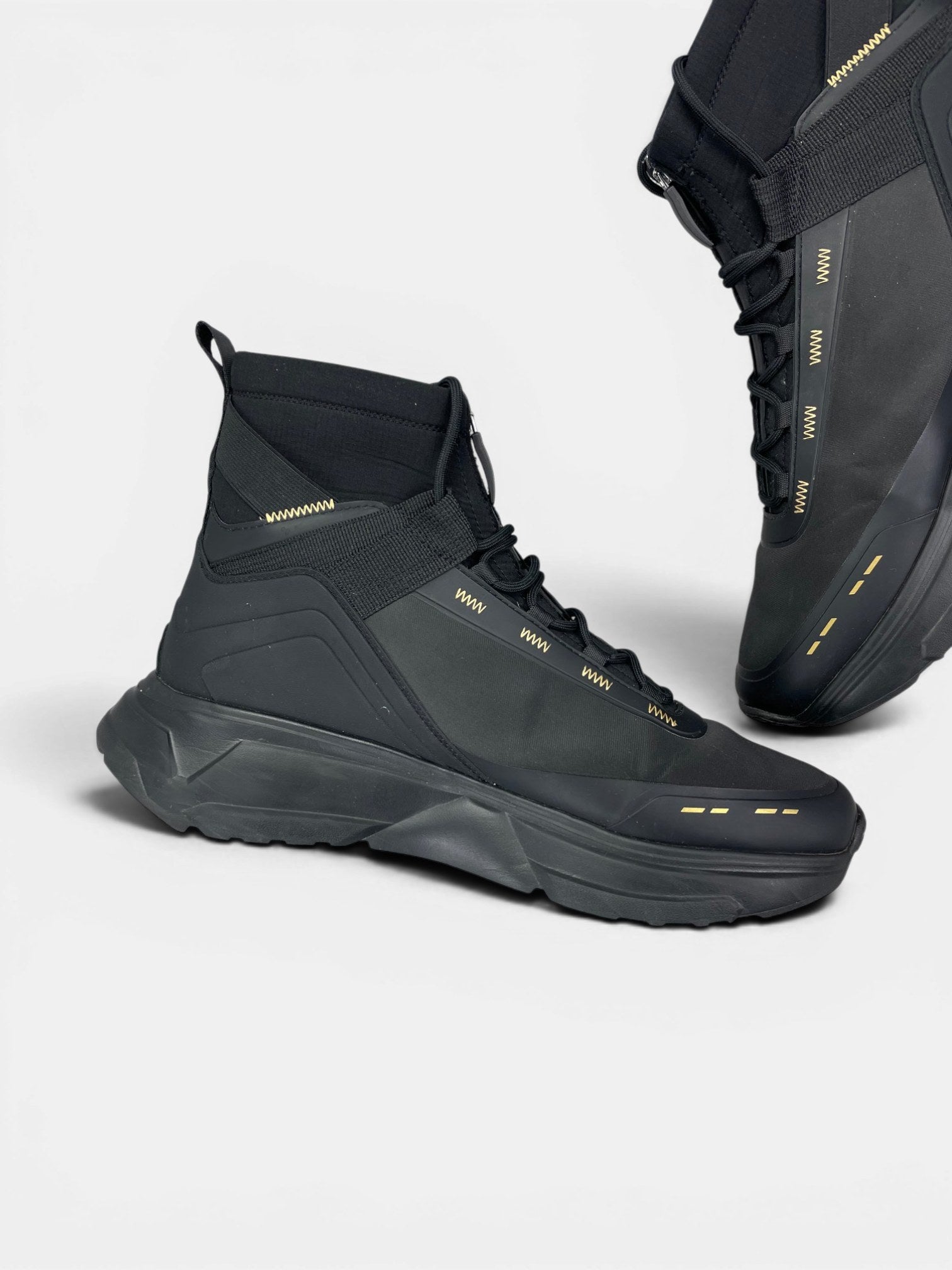 Ea7 Emporio Armani 7.0 — buty sportowe męskie w bardzo dobrym stanie rozmiar 44.5, wewnętrzny panel lewego buta