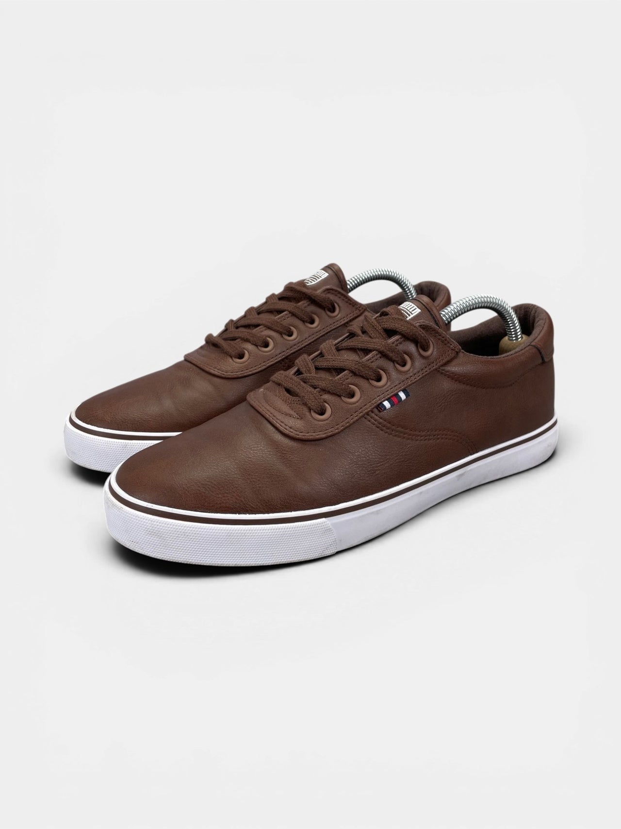 Pier One Leather Sneakers — buty sportowe męskie w bardzo dobrym stanie rozmiar 41, widok z boku