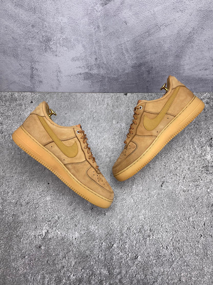 Nike Air Force 1 '07 WB Flax - buty sportowe, zewnętrzny panel prawego buta