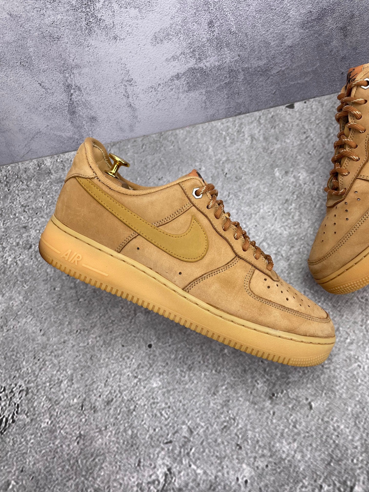 Nike Air Force 1 '07 WB Flax - buty sportowe, zewnętrzny panel lewego buta