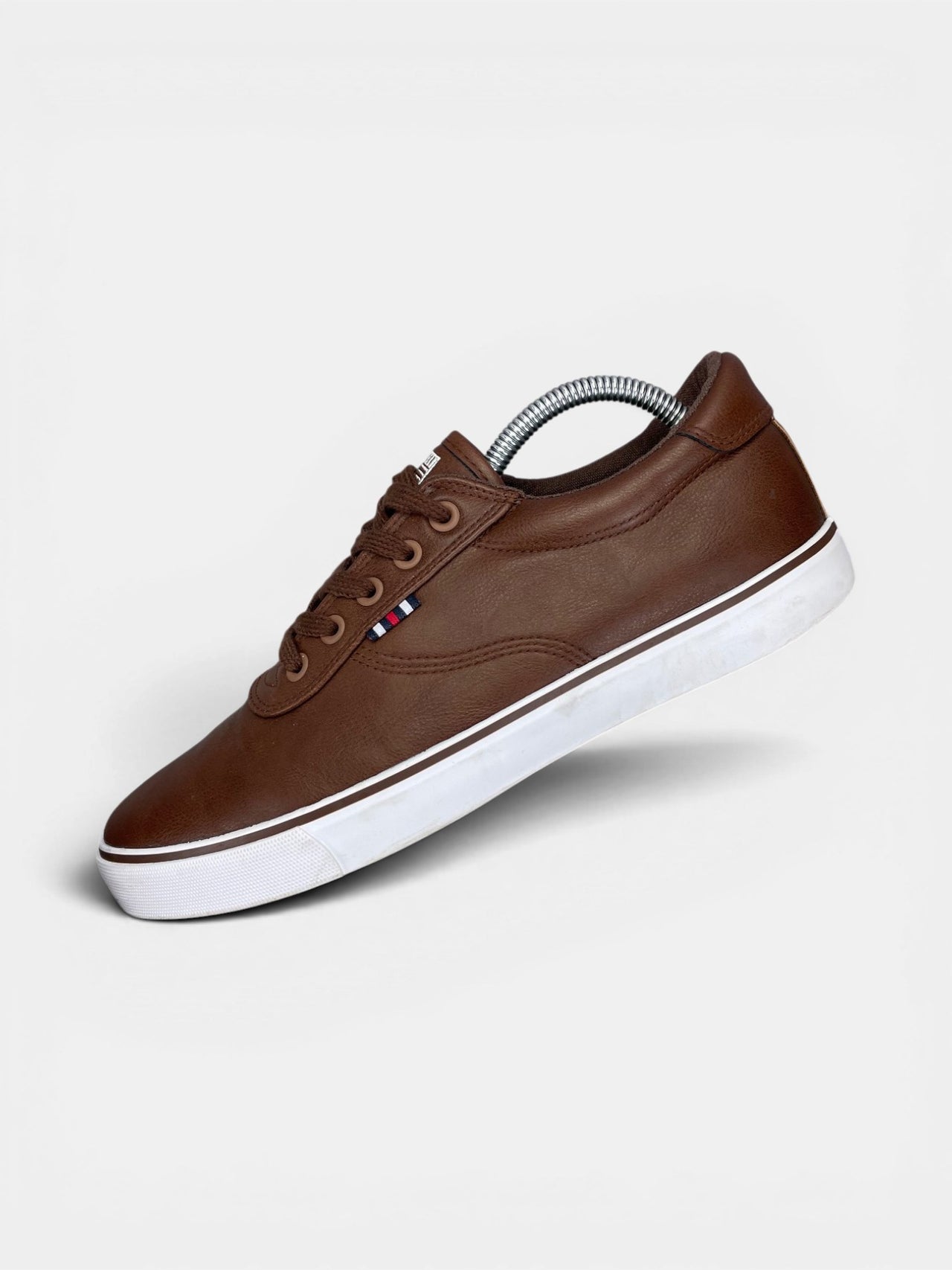 Pier One Leather Sneakers — buty sportowe męskie w bardzo dobrym stanie rozmiar 41, widok z góry na wewnętrzną stronę butów