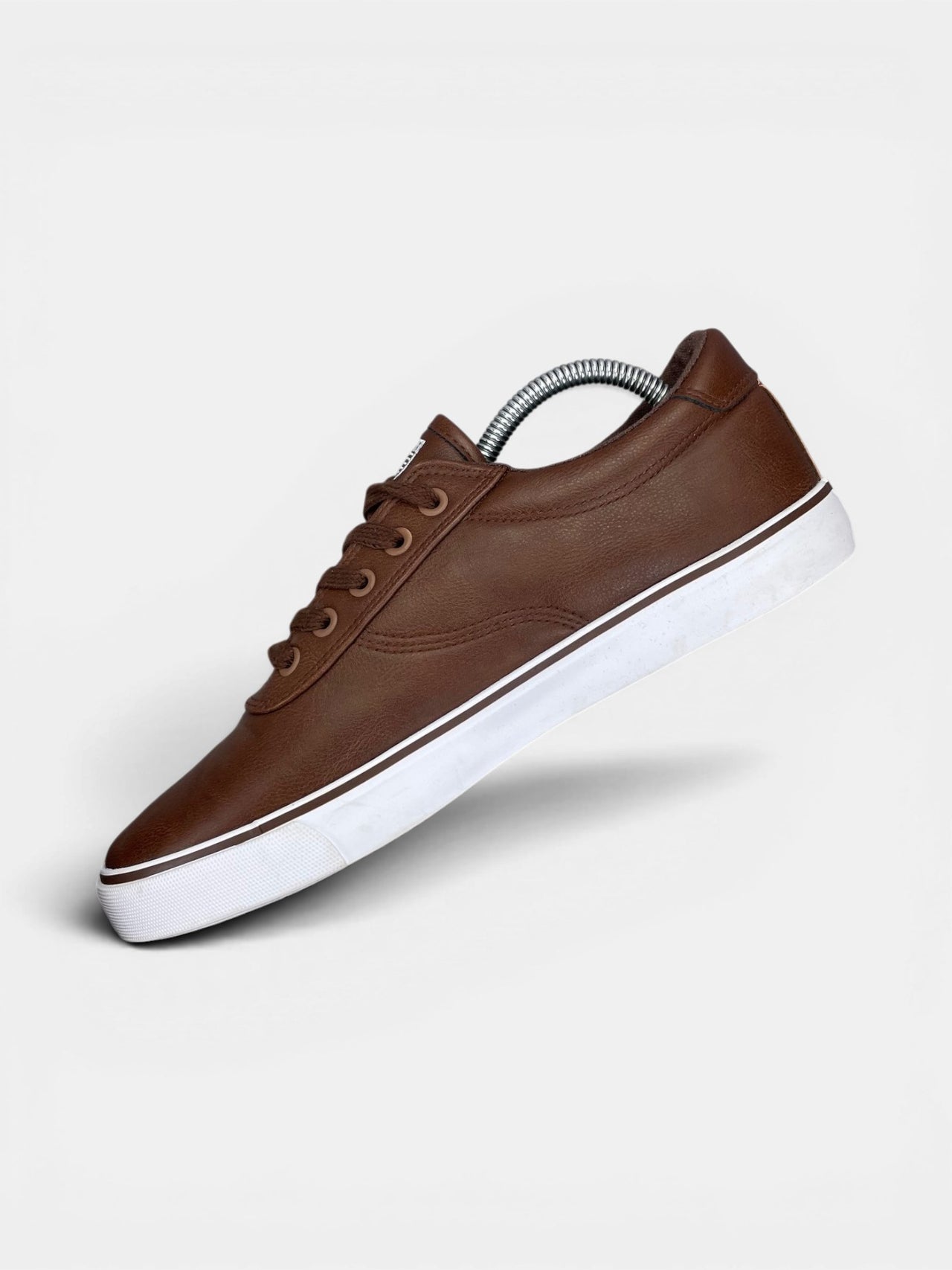 Pier One Leather Sneakers — buty sportowe męskie w bardzo dobrym stanie rozmiar 41, wewnętrzny panel prawego buta