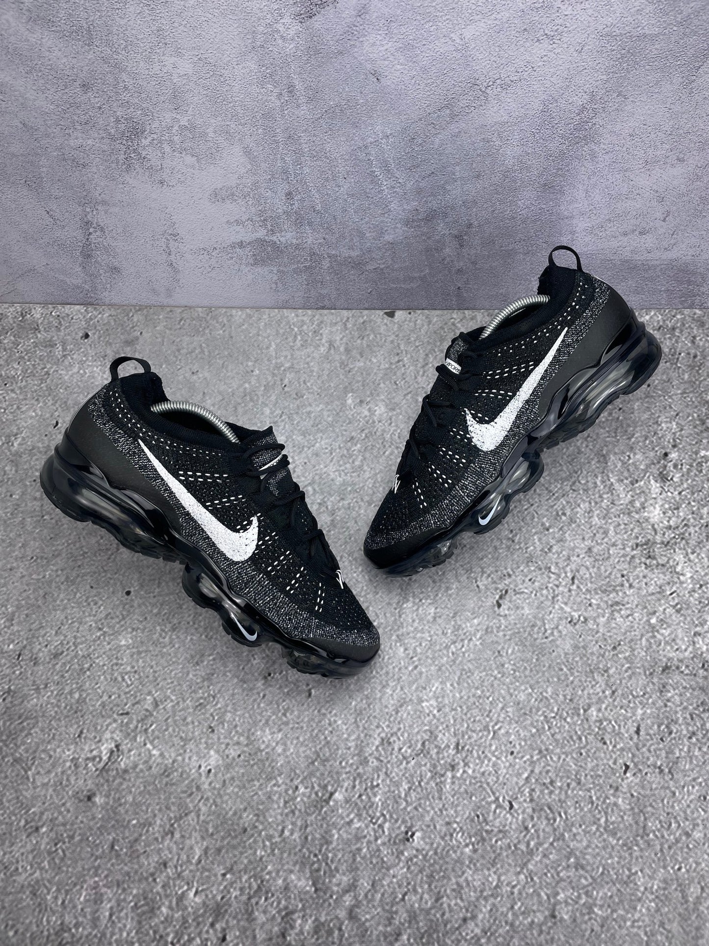 Nike Air VaporMax 2023 Flyknit Oreo - buty sportowe, widok z góry na zewnętrzną stronę butów
