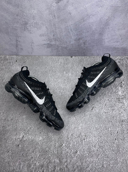 Nike Air VaporMax 2023 Flyknit Oreo - buty sportowe, zewnętrzny panel prawego buta