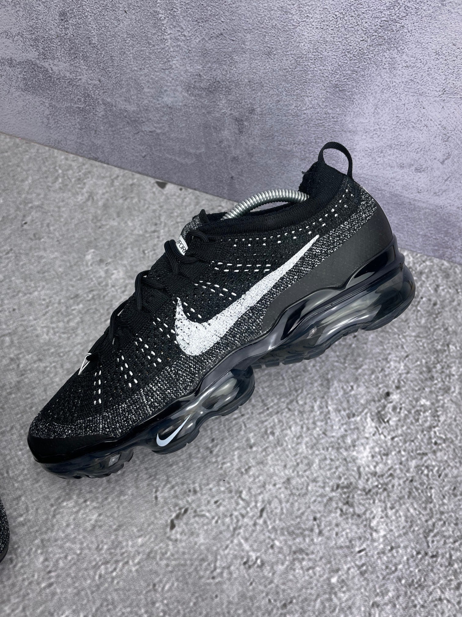 Nike Air VaporMax 2023 Flyknit Oreo - buty sportowe, widok z góry na wewnętrzną stronę butów