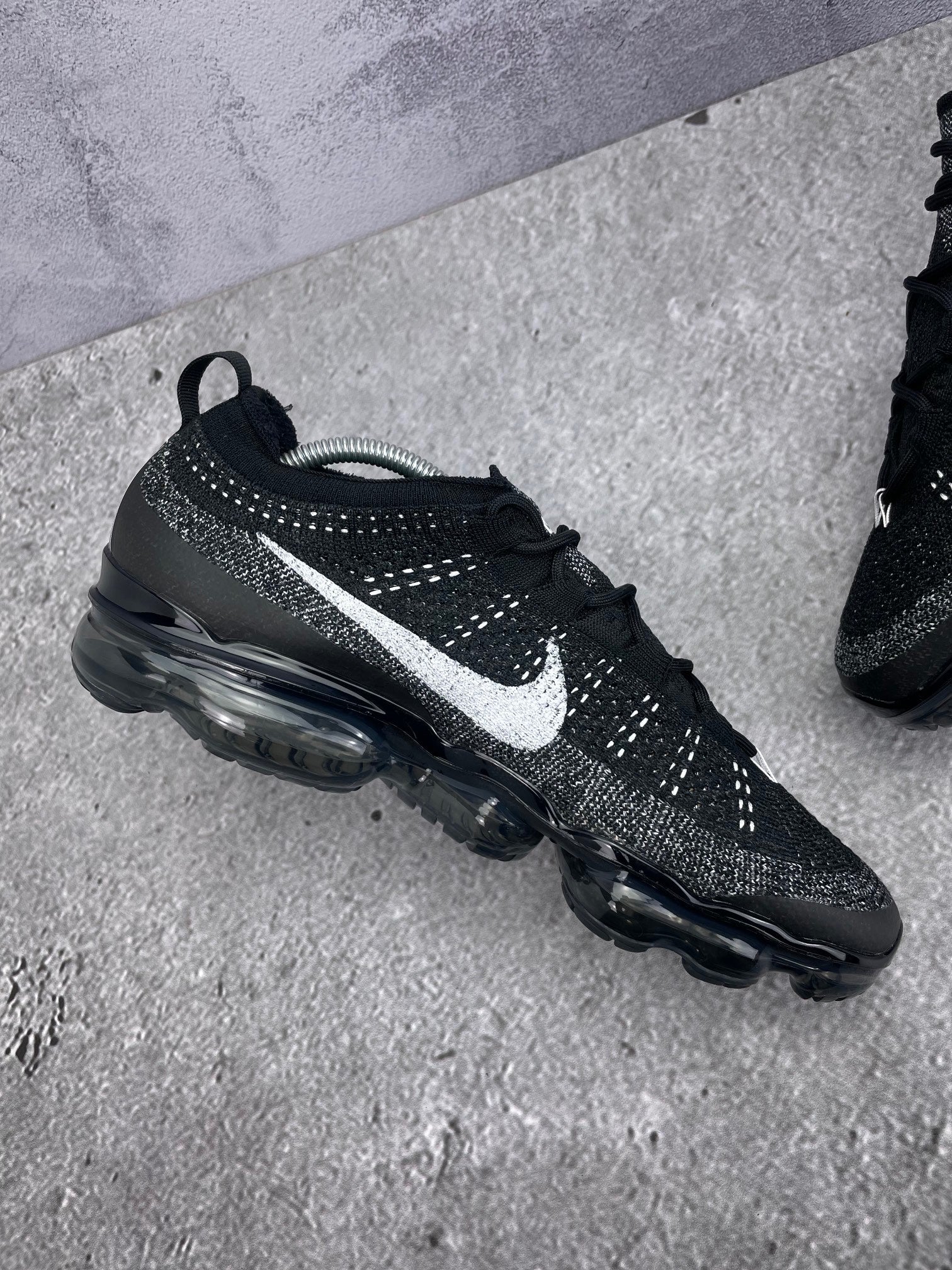 Nike Air VaporMax 2023 Flyknit Oreo - buty sportowe, wewnętrzny panel lewego buta