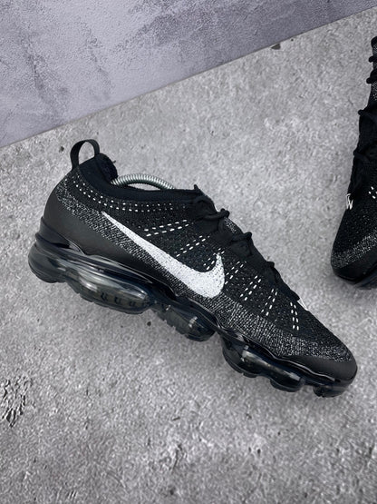 Nike Air VaporMax 2023 Flyknit Oreo - buty sportowe, wewnętrzny panel lewego buta