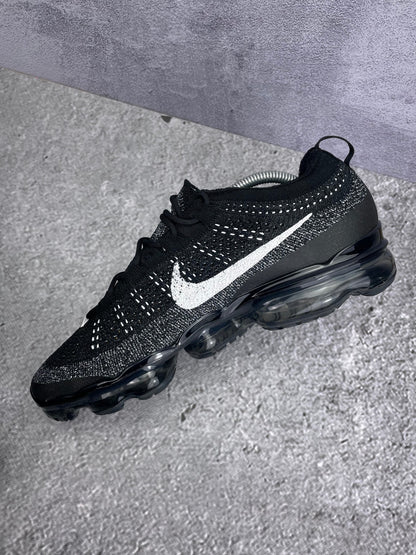 Nike Air VaporMax 2023 Flyknit Oreo - buty sportowe, wewnętrzny panel prawego buta