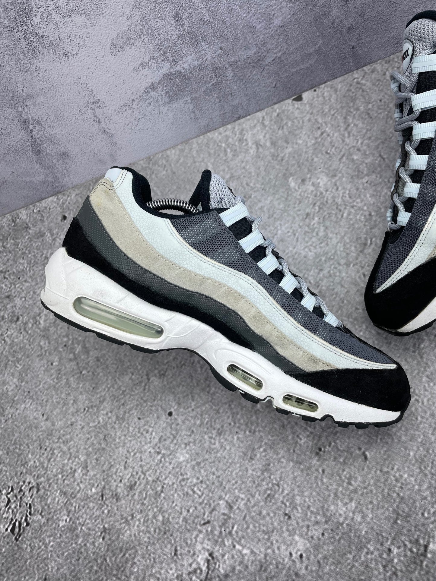 Nike Air Max 95 Rugged Orange — buty sportowe męskie w bardzo dobrym stanie rozmiar 44, wewnętrzny panel lewego buta