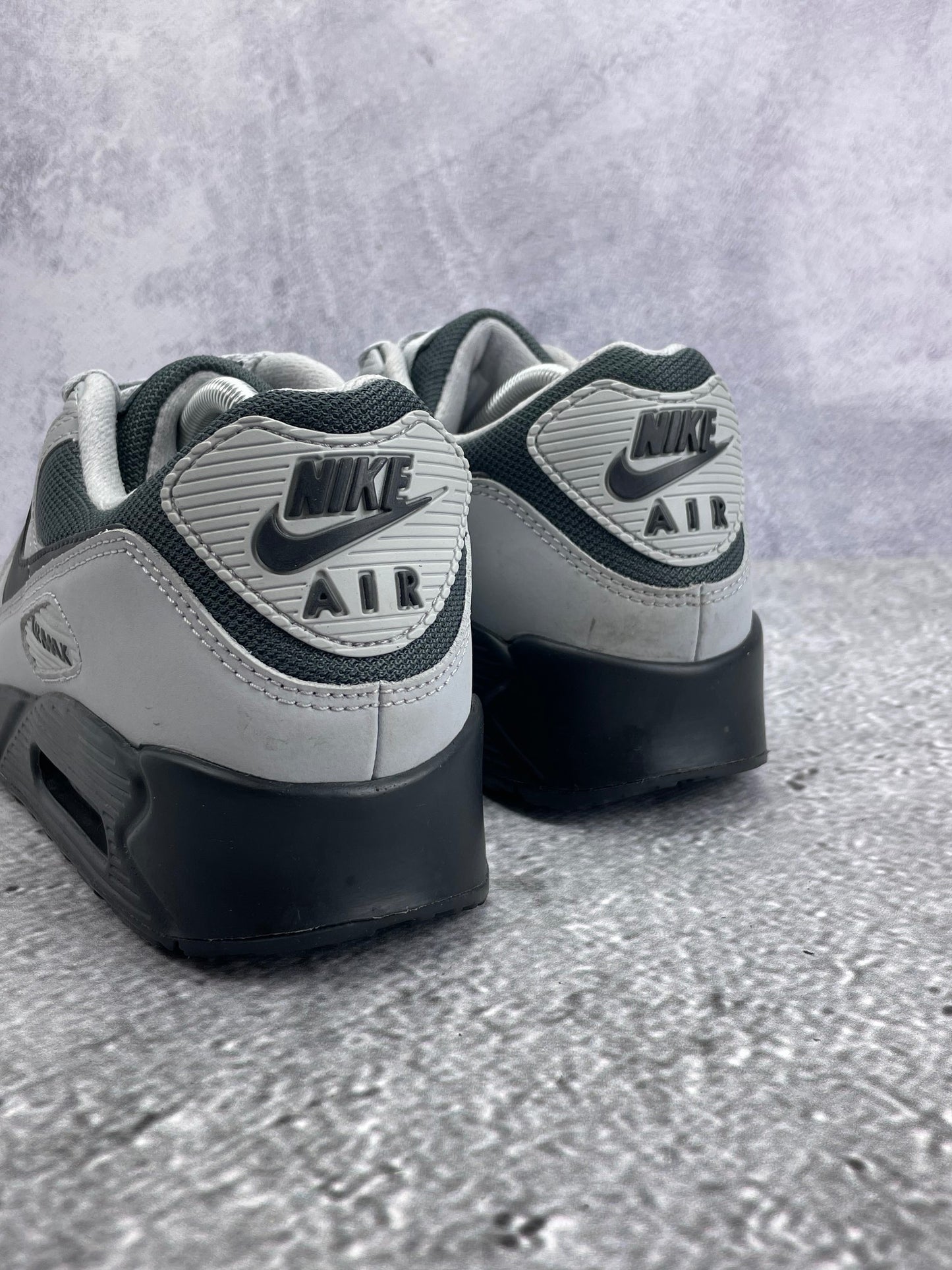 Nike Air Max 90 Light Smoke Grey — buty sportowe męskie w bardzo dobrym stanie rozmiar 44, widok z tyłu