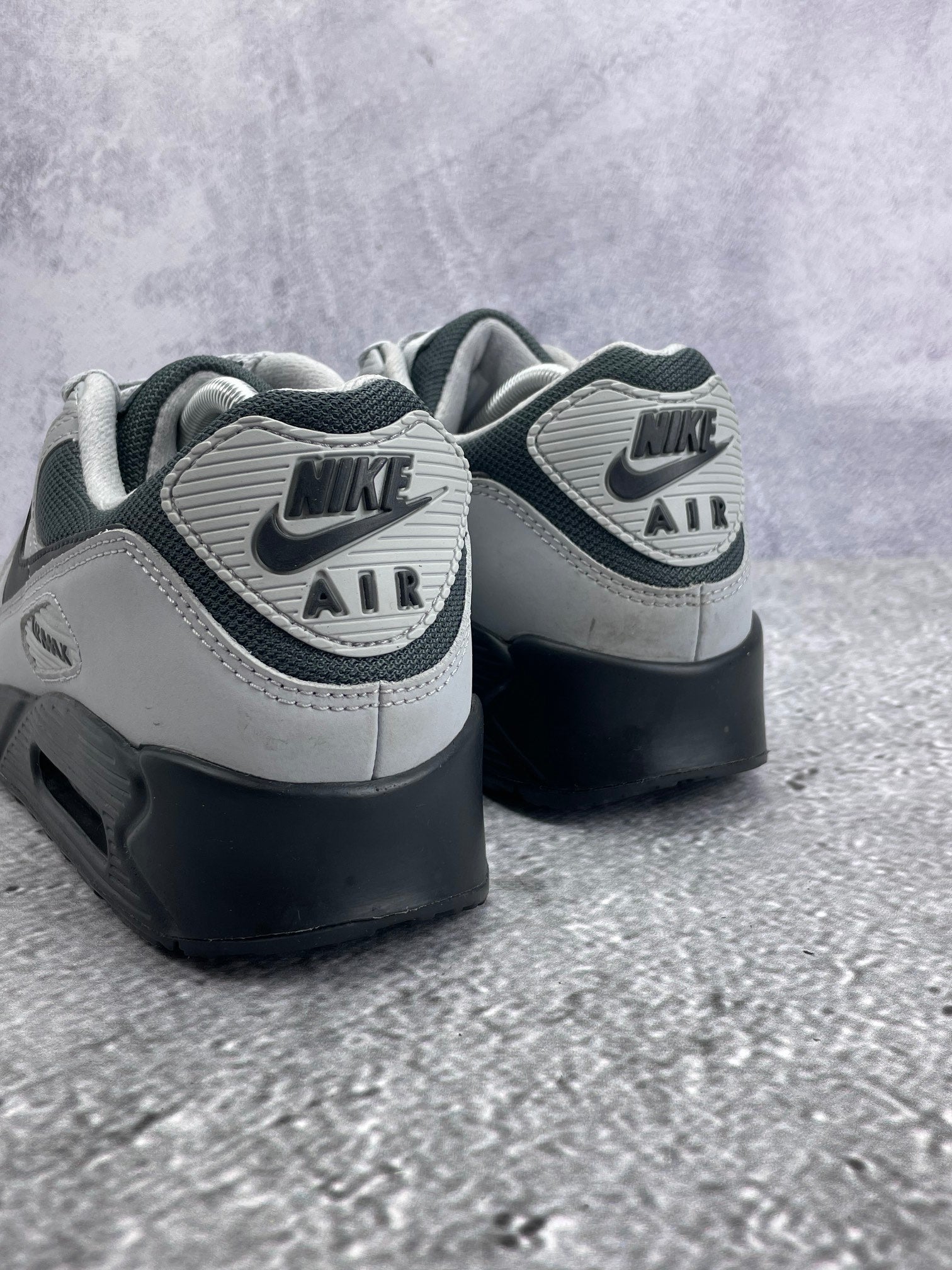 Nike Air Max 90 Light Smoke Grey — buty sportowe męskie w bardzo dobrym stanie rozmiar 44, widok z tyłu
