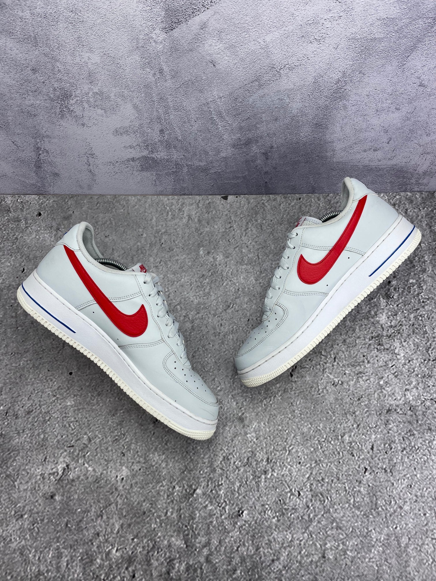 Nike Air Force 1 '07 USA - buty sportowe, zewnętrzny panel prawego buta