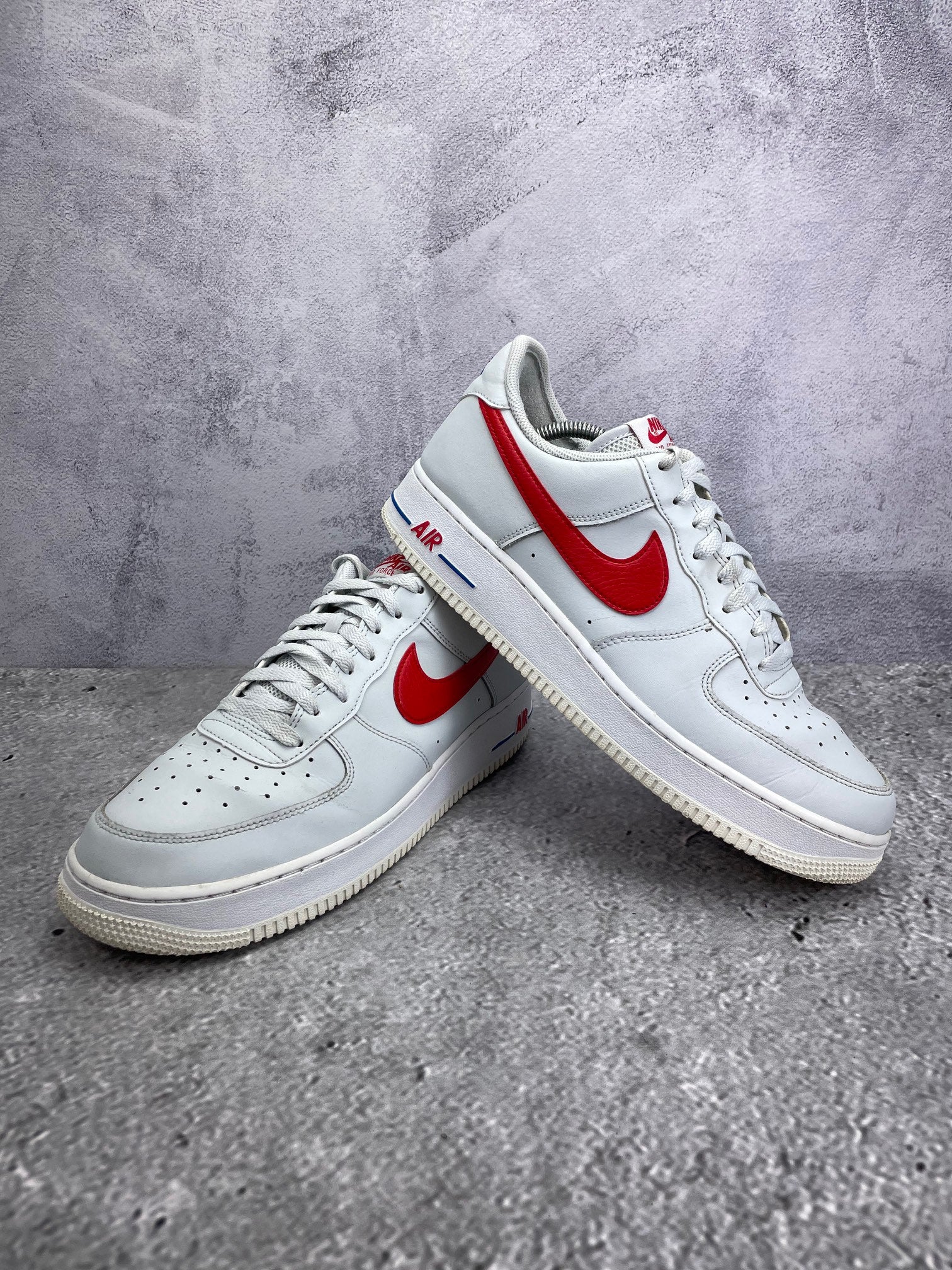 Nike Air Force 1 '07 USA - buty sportowe, para butów, widok z boku na tle studyjnym