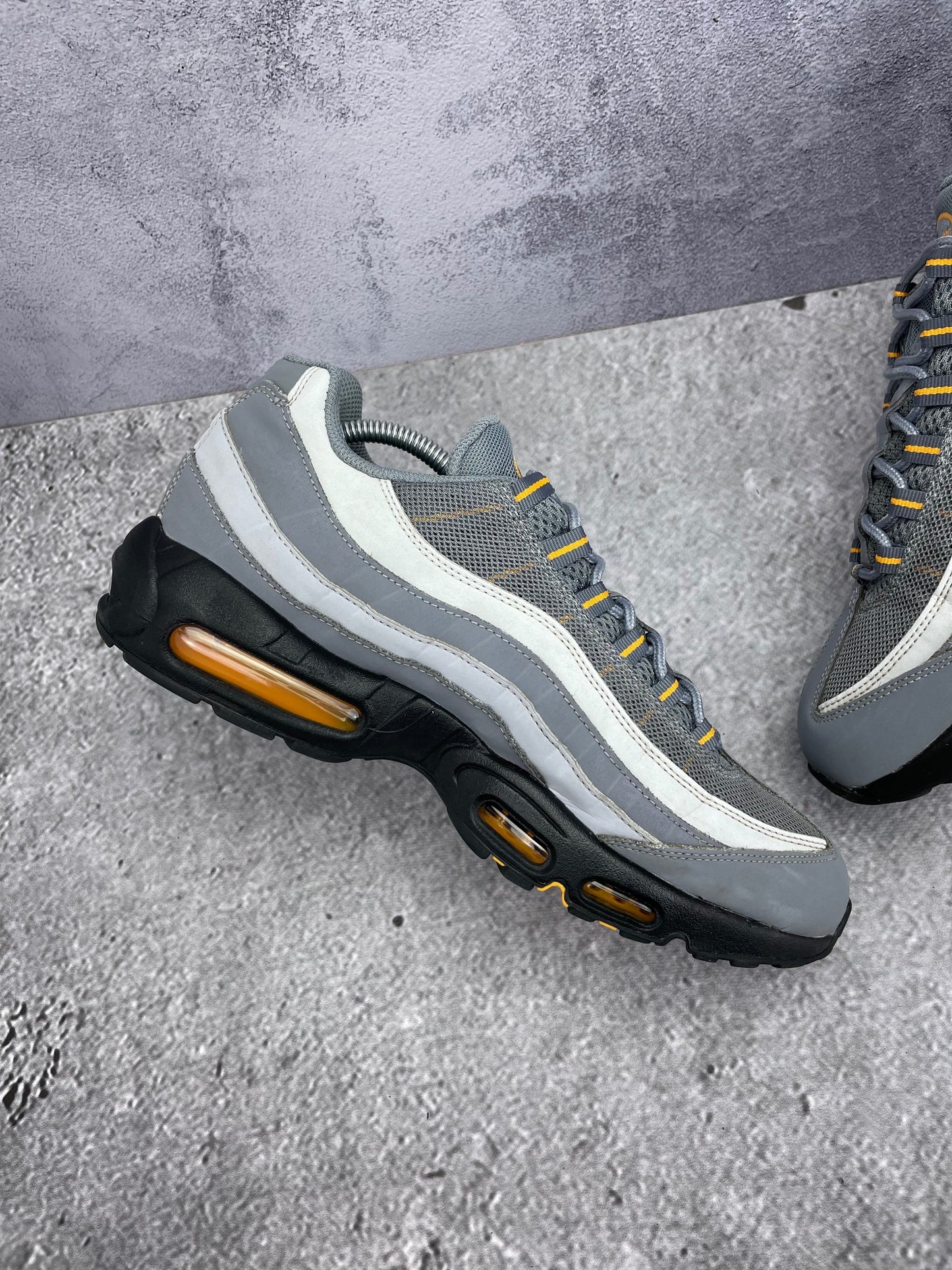 Nike Air Max 95 Cool Grey Sundial — buty sportowe męskie w bardzo dobrym stanie rozmiar 45, wewnętrzny panel lewego buta