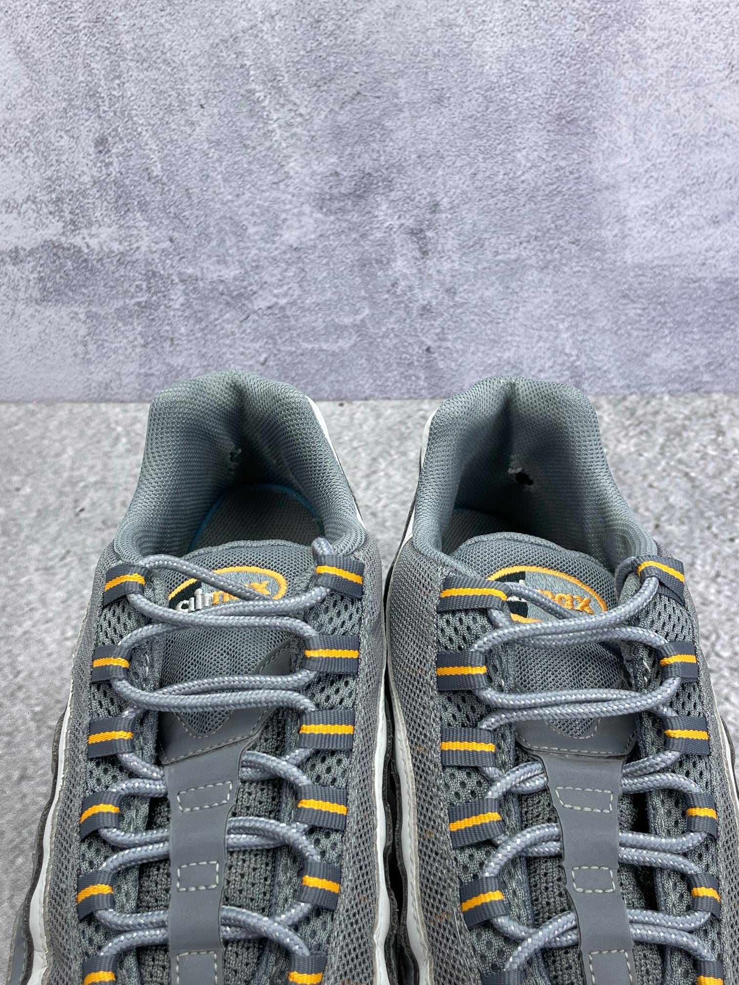 Nike Air Max 95 Cool Grey Sundial — buty sportowe męskie w bardzo dobrym stanie rozmiar 45, zapiętki butów
