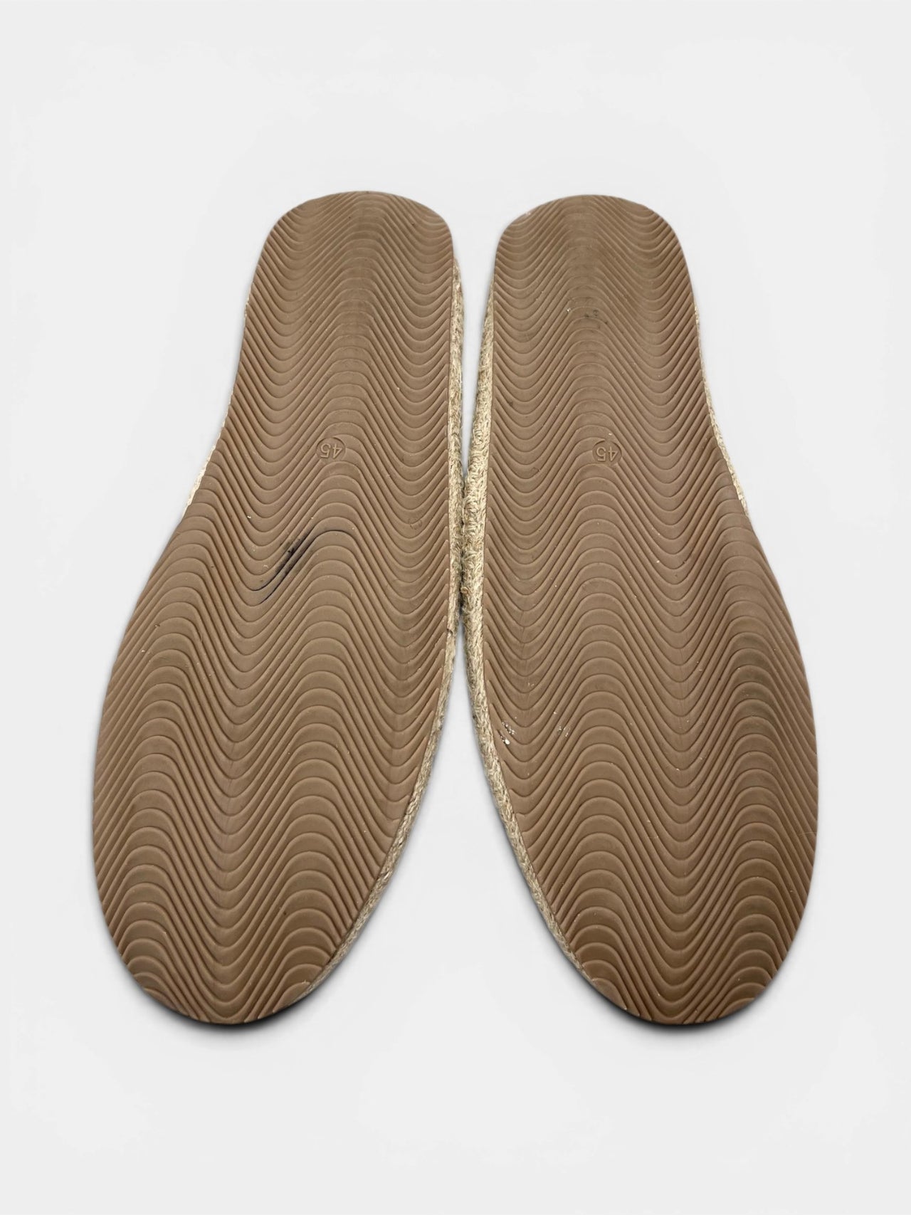 Pier One Loafers — buty sportowe męskie w bardzo dobrym stanie rozmiar 45, widok z góry na wewnętrzną stronę butów