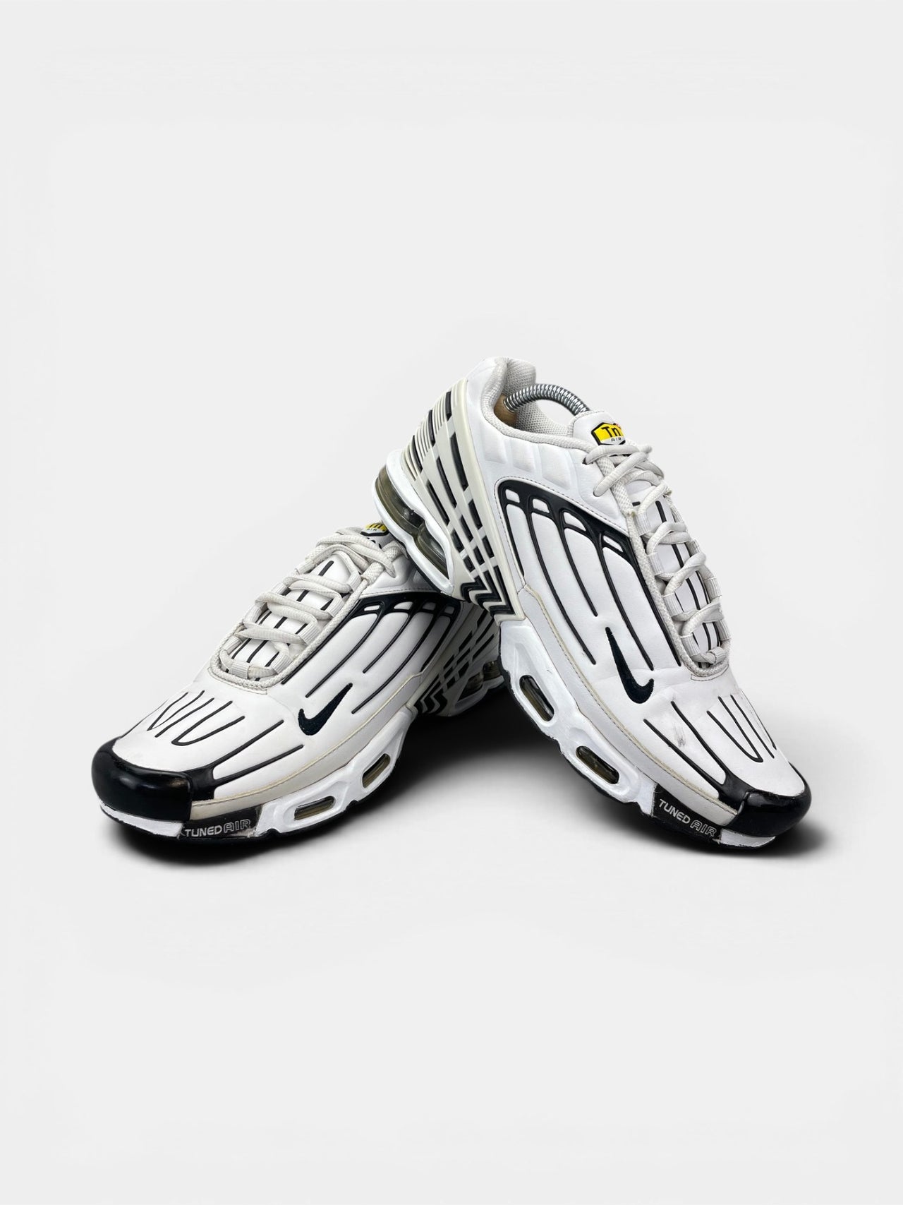 Nike Air Max Plus III Leather — buty sportowe męskie w bardzo dobrym stanie rozmiar 42.5, boczny profil