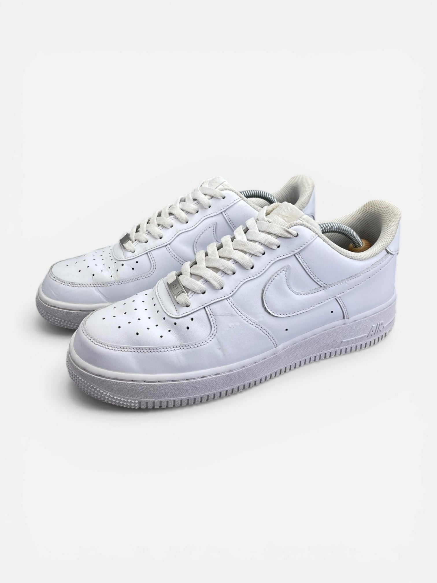 Nike Air Force 1 Low Triple White — buty sportowe męskie w bardzo dobrym stanie rozmiar 44, widok z boku