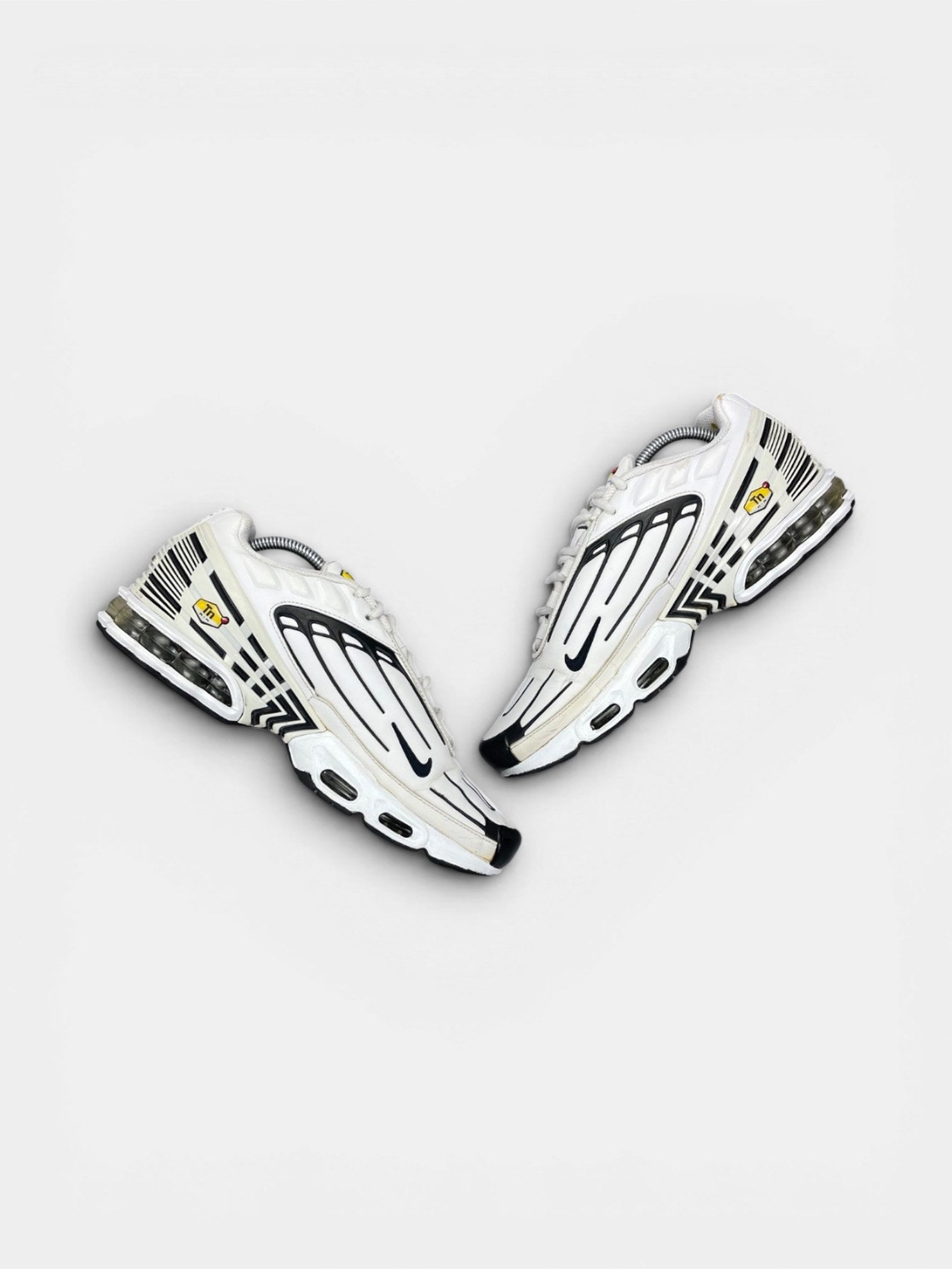 Nike Air Max Plus III Leather — buty sportowe męskie w bardzo dobrym stanie rozmiar 42.5, zewnętrzny panel prawego buta