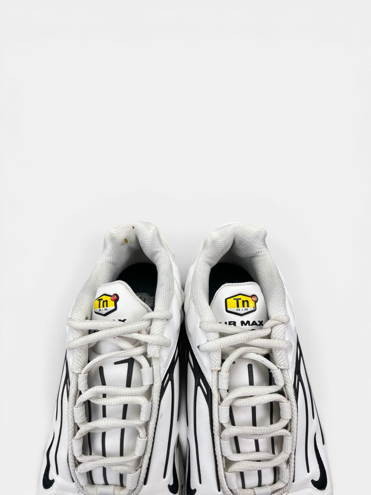 Nike Air Max Plus III Leather — buty sportowe męskie w bardzo dobrym stanie rozmiar 42.5, zapiętki butów
