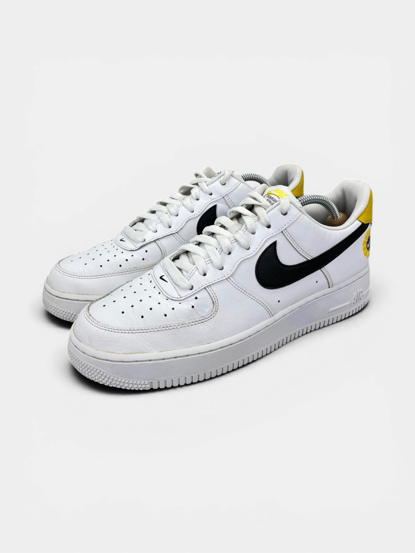 Nike Air Force 1 Low Have A Nike Day — buty sportowe męskie w bardzo dobrym stanie rozmiar 43, widok z boku