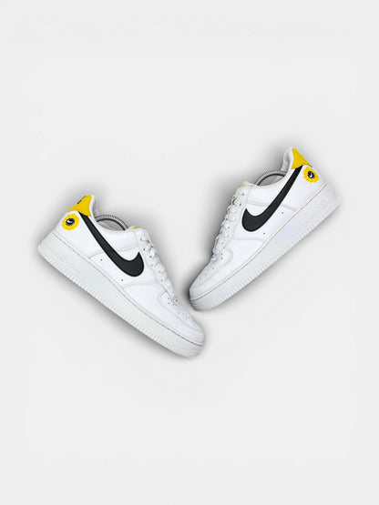 Nike Air Force 1 Low Have A Nike Day — buty sportowe męskie w bardzo dobrym stanie rozmiar 43, widok z góry na zewnętrzną stronę butów