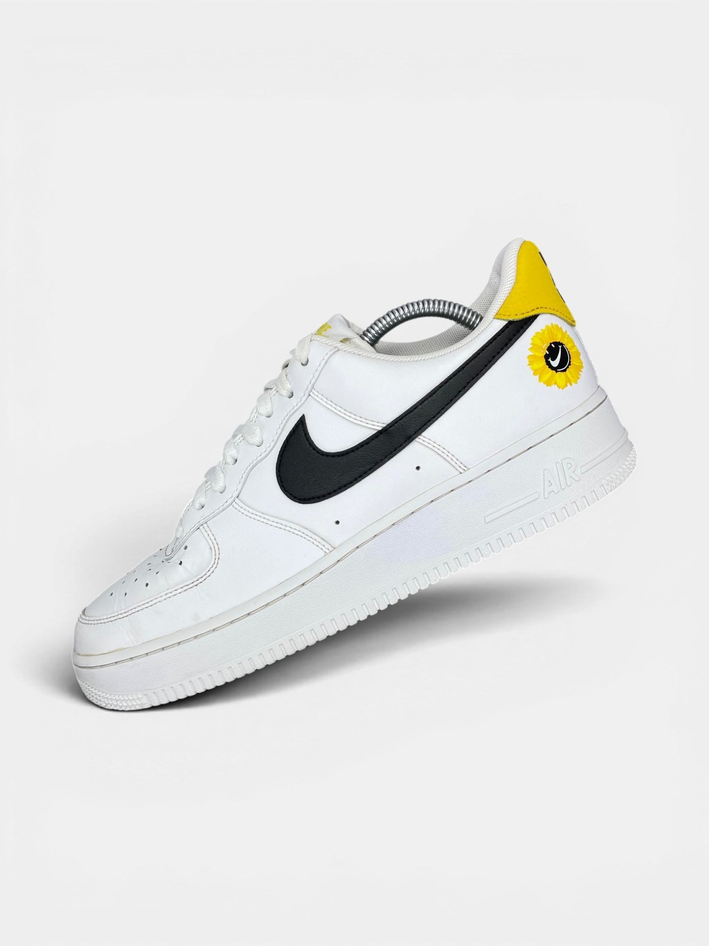 Nike Air Force 1 Low Have A Nike Day — buty sportowe męskie w bardzo dobrym stanie rozmiar 43, widok z góry na wewnętrzną stronę butów