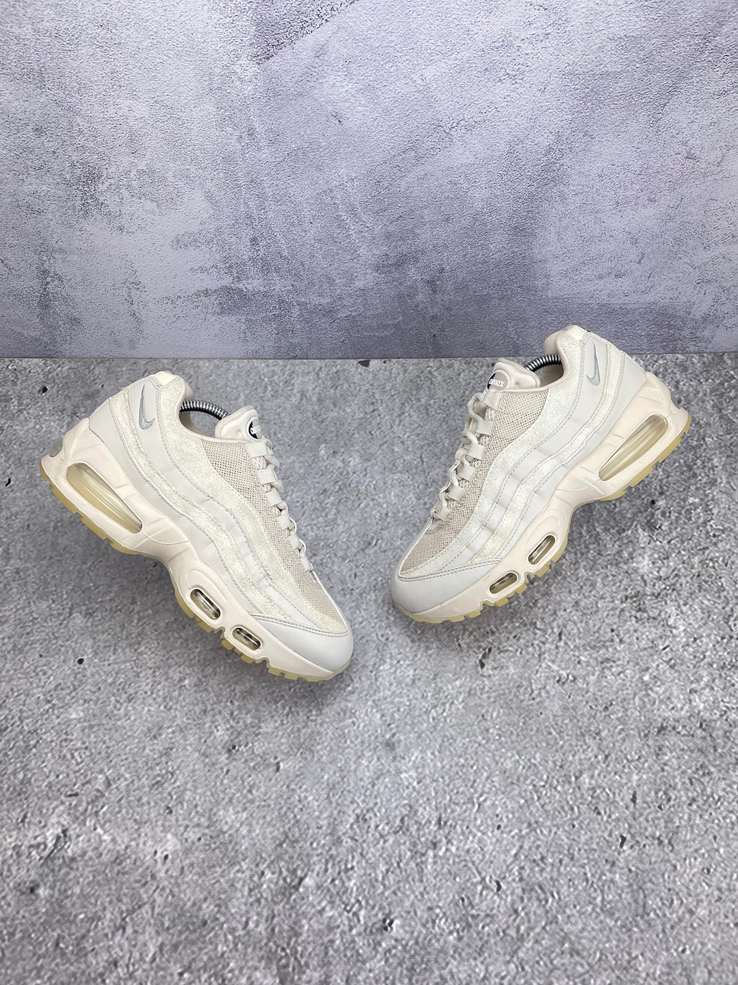 Nike Air Max 95 OG “Soft Pearl” AM95 Soft Pearl - buty sportowe, widok z góry na zewnętrzną stronę butów