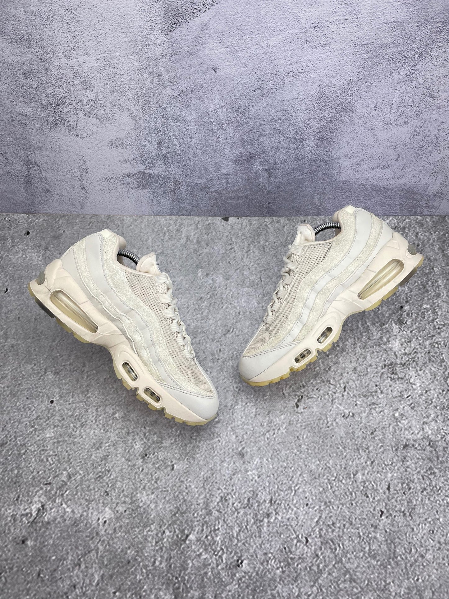 Nike Air Max 95 OG “Soft Pearl” AM95 Soft Pearl - buty sportowe, zewnętrzny panel prawego buta