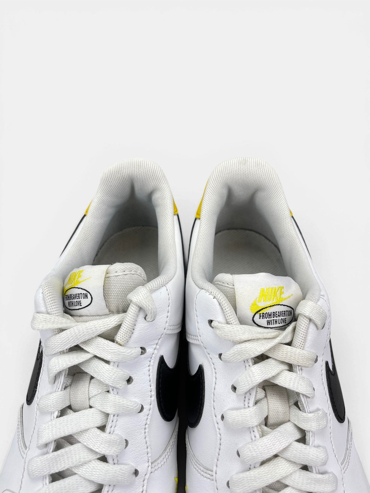 Nike Air Force 1 Low Have A Nike Day — buty sportowe męskie w bardzo dobrym stanie rozmiar 43, zapiętki butów