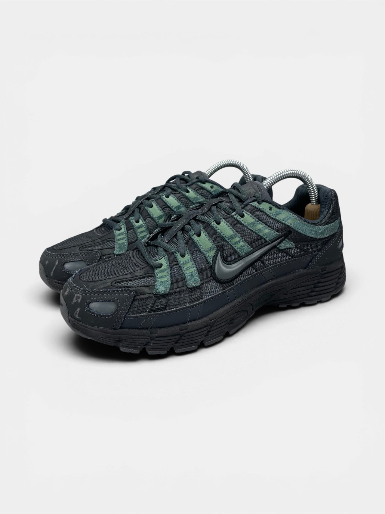 Nike P-6000 — buty sportowe męskie w bardzo dobrym stanie rozmiar 40, widok z boku