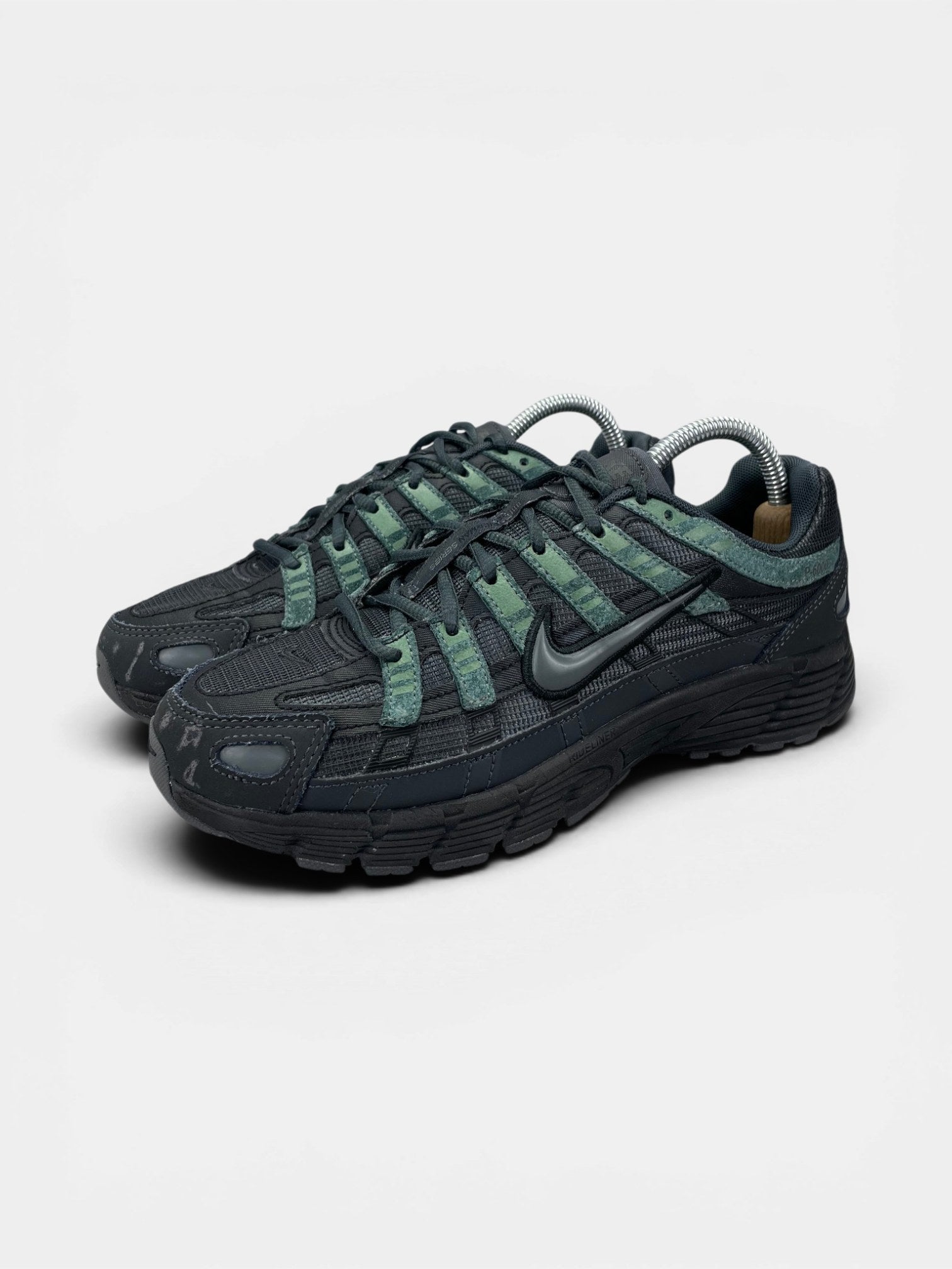 Nike P-6000 — buty sportowe męskie w bardzo dobrym stanie rozmiar 40, widok z boku