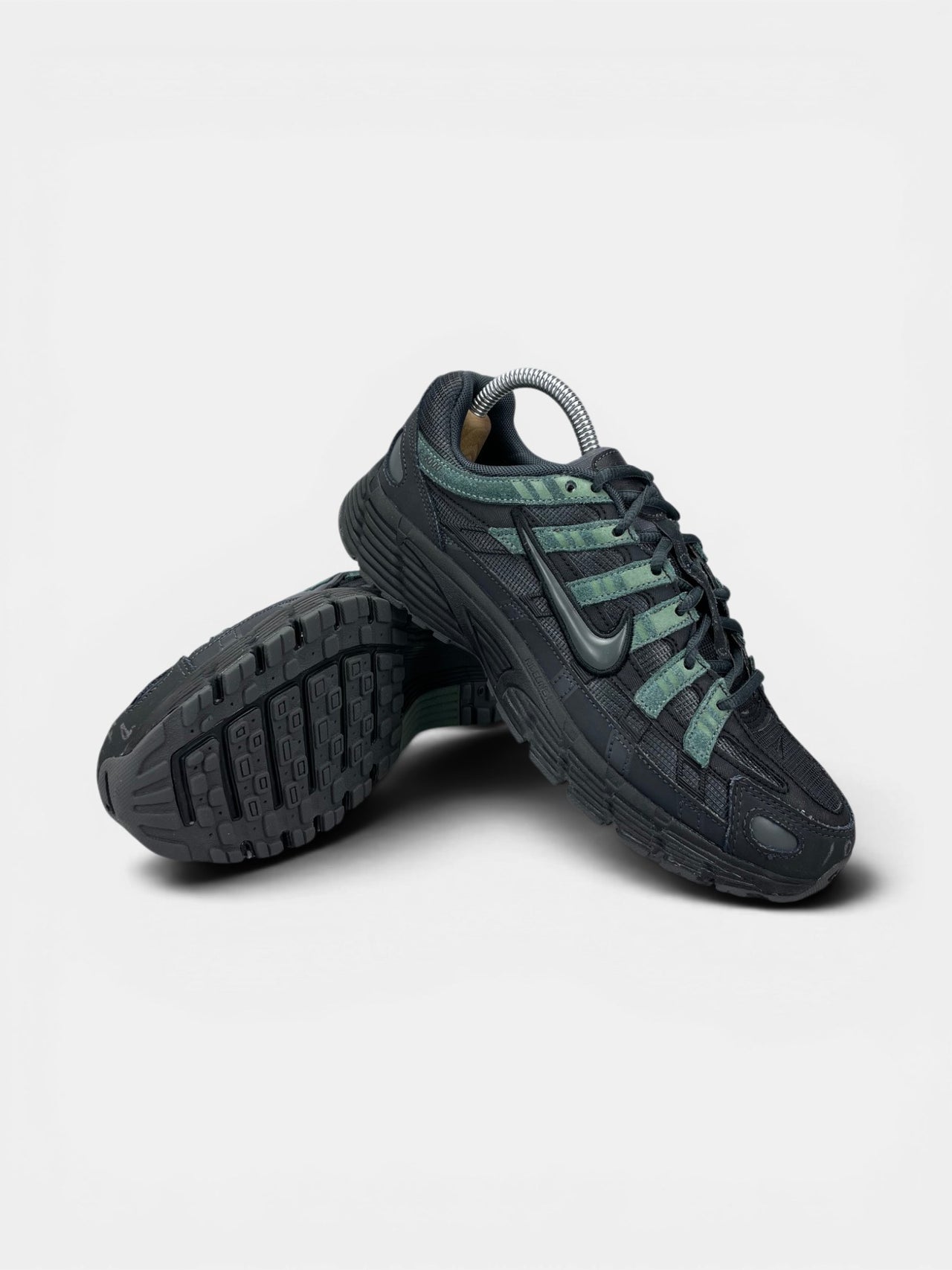 Nike P-6000 — buty sportowe męskie w bardzo dobrym stanie rozmiar 40, boczny profil