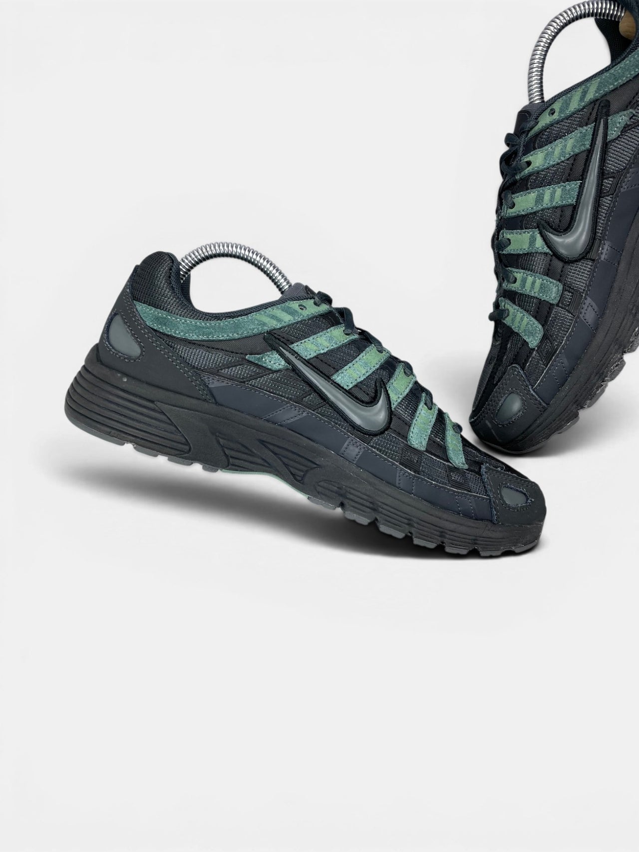 Nike P-6000 — buty sportowe męskie w bardzo dobrym stanie rozmiar 40, wewnętrzny panel lewego buta