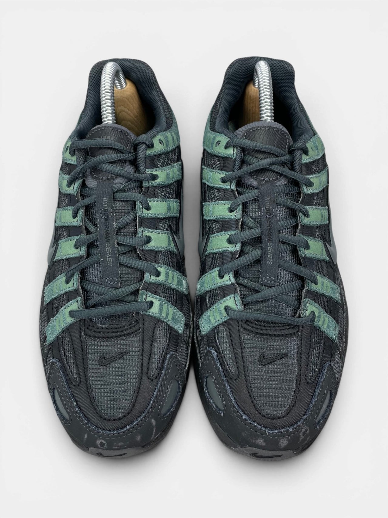 Nike P-6000 — buty sportowe męskie w bardzo dobrym stanie rozmiar 40, widok z góry