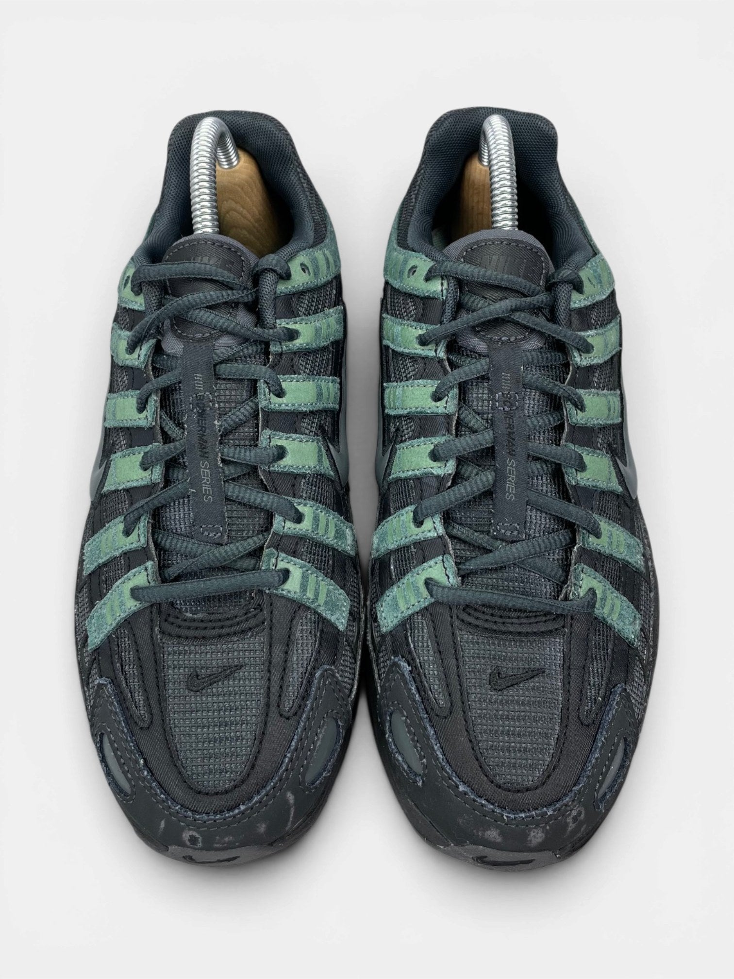 Nike P-6000 — buty sportowe męskie w bardzo dobrym stanie rozmiar 40, widok z góry