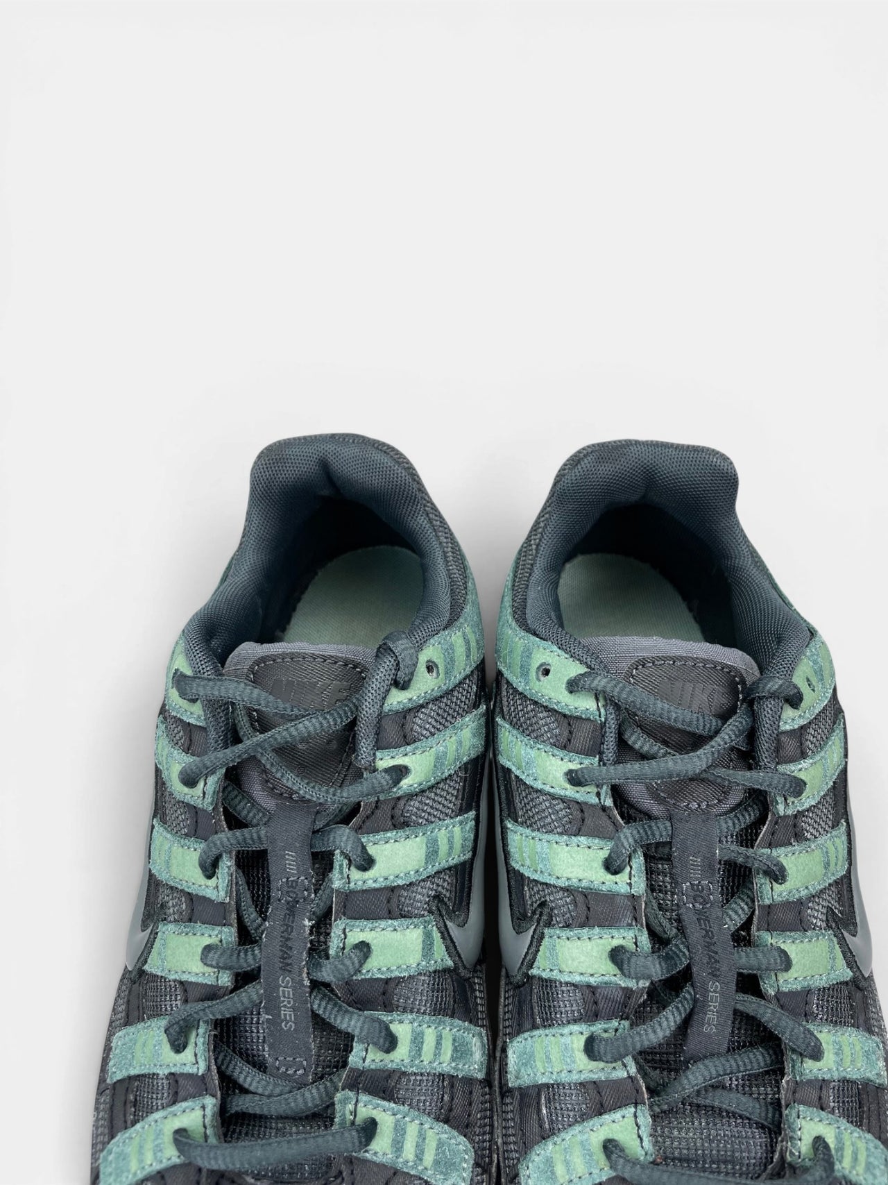 Nike P-6000 — buty sportowe męskie w bardzo dobrym stanie rozmiar 40, zapiętki butów