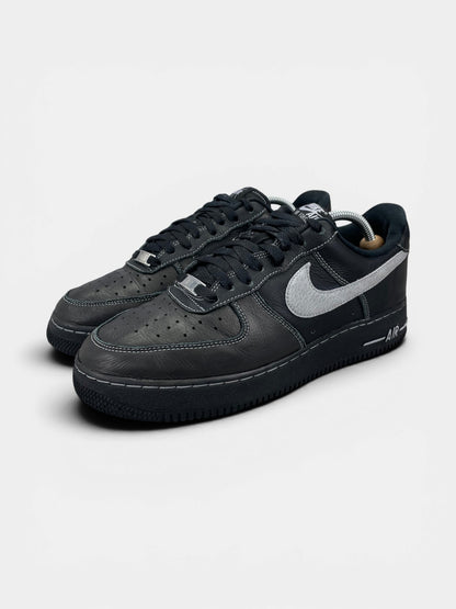 Nike Air Force 1 '07 LV8 Black Grey — buty sportowe męskie w bardzo dobrym stanie rozmiar 42.5, widok z boku