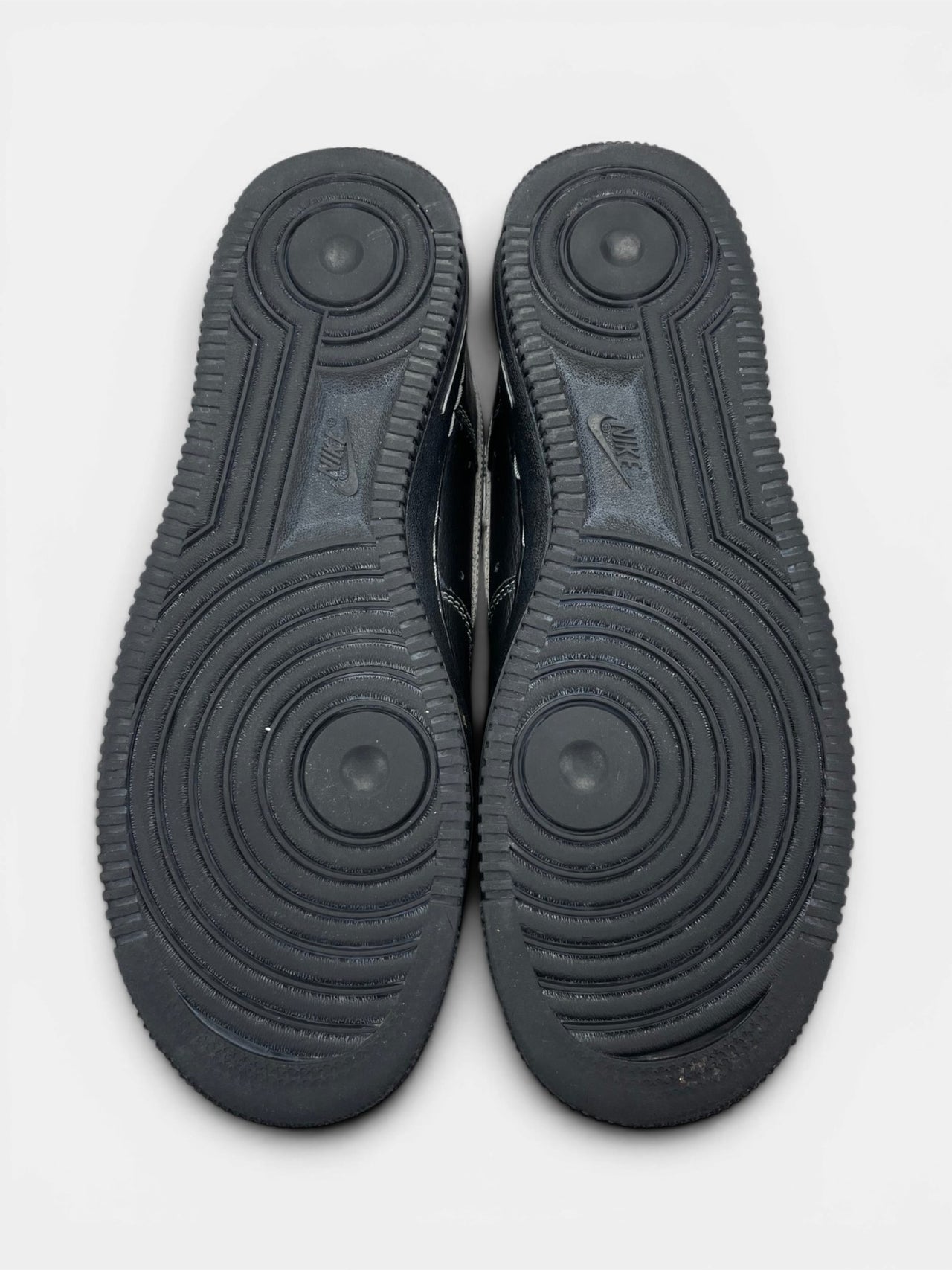 Nike Air Force 1 '07 LV8 Black Grey — buty sportowe męskie w bardzo dobrym stanie rozmiar 42.5, podeszwa
