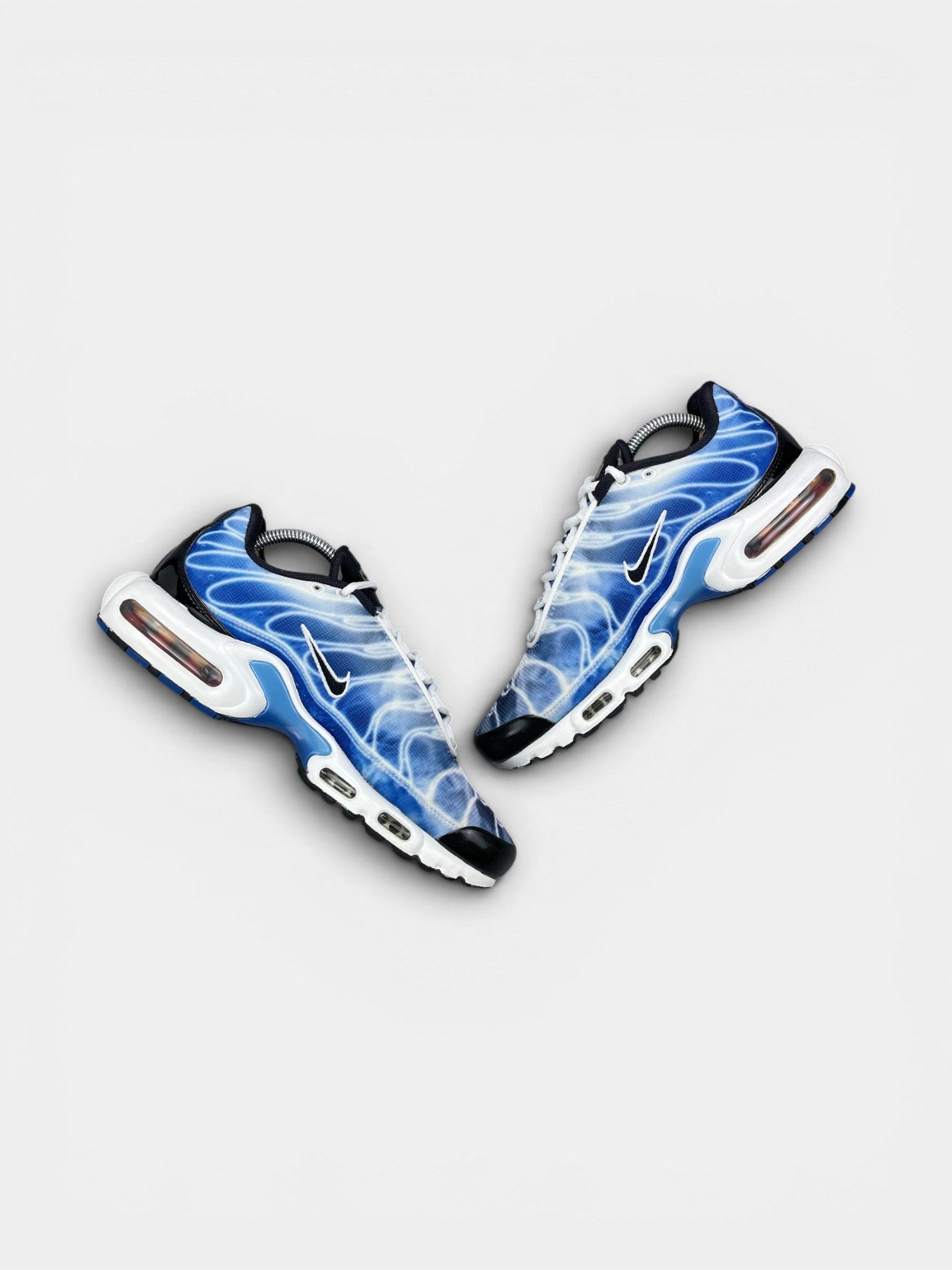 Nike Air Max Plus (TN) Light Photography Blue — buty sportowe męskie w bardzo dobrym stanie rozmiar 42, zewnętrzny panel prawego buta