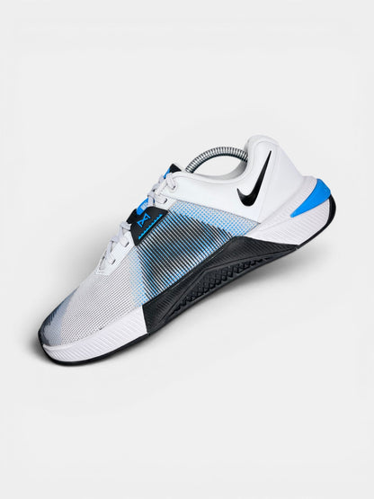 Nike Metcon 10 — buty sportowe męskie w bardzo dobrym stanie rozmiar 42.5, widok z góry na wewnętrzną stronę butów