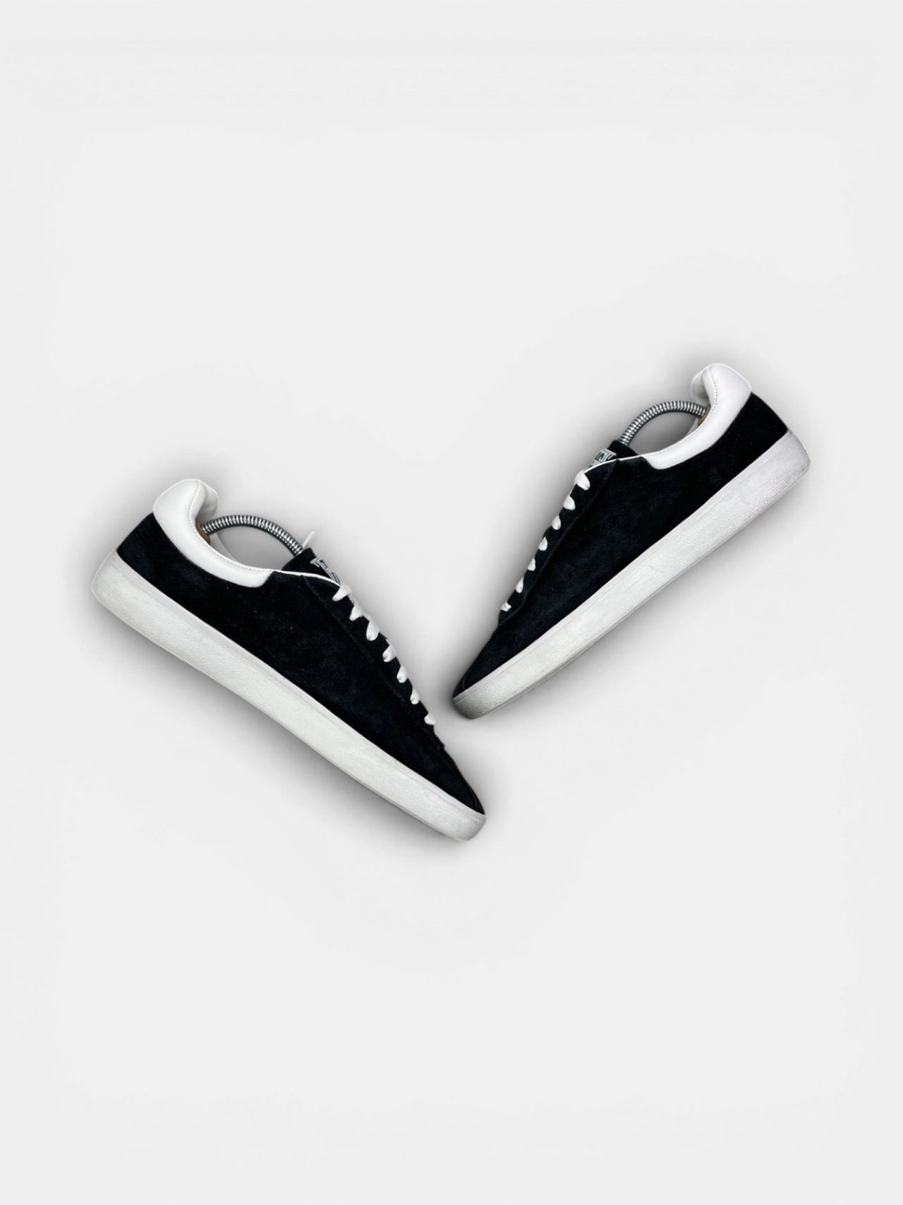 Lacoste BaseShot — buty sportowe męskie w bardzo dobrym stanie rozmiar 42.5, zewnętrzny panel prawego buta