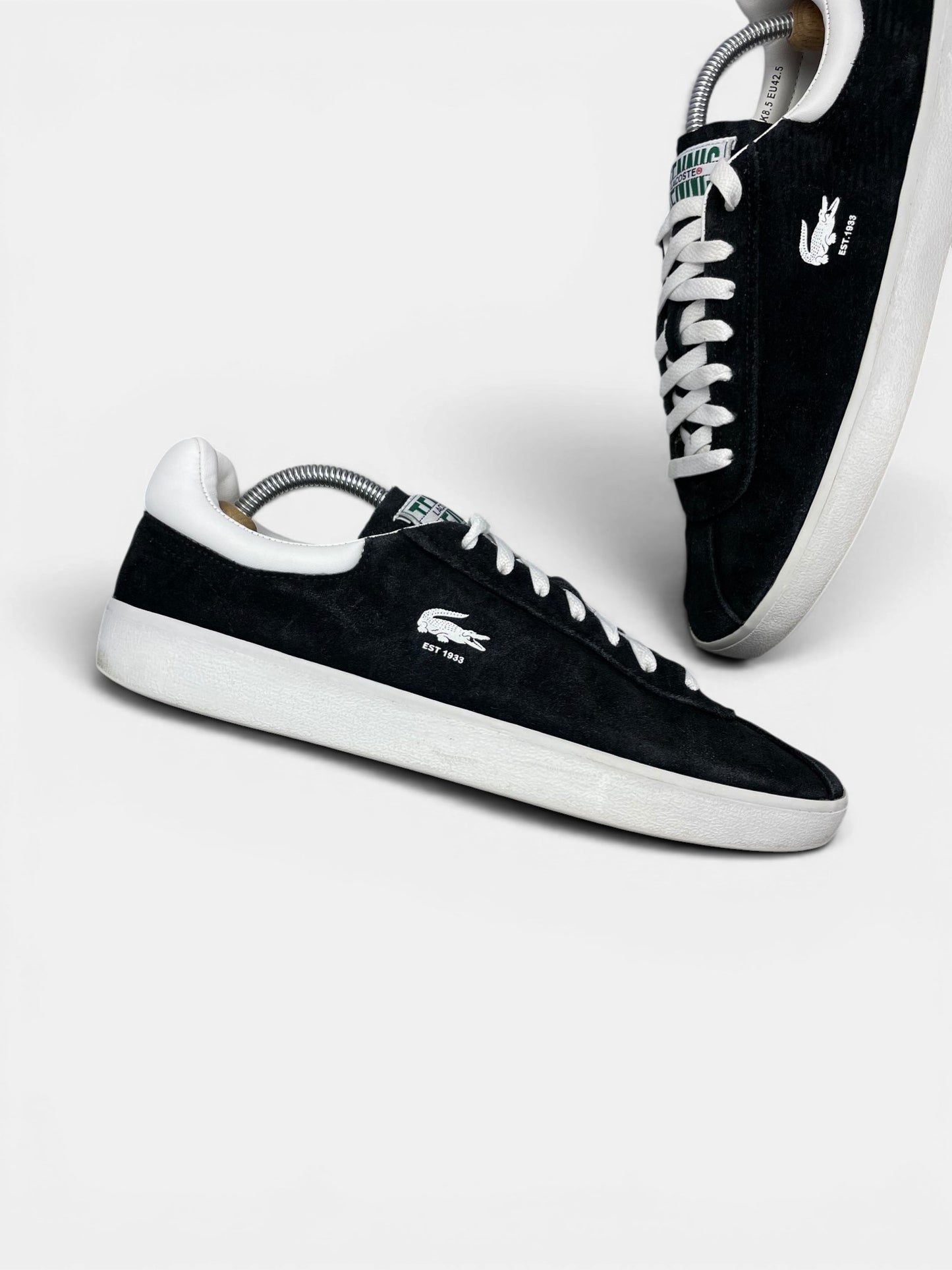 Lacoste BaseShot — buty sportowe męskie w bardzo dobrym stanie rozmiar 42.5, zewnętrzny panel lewego buta
