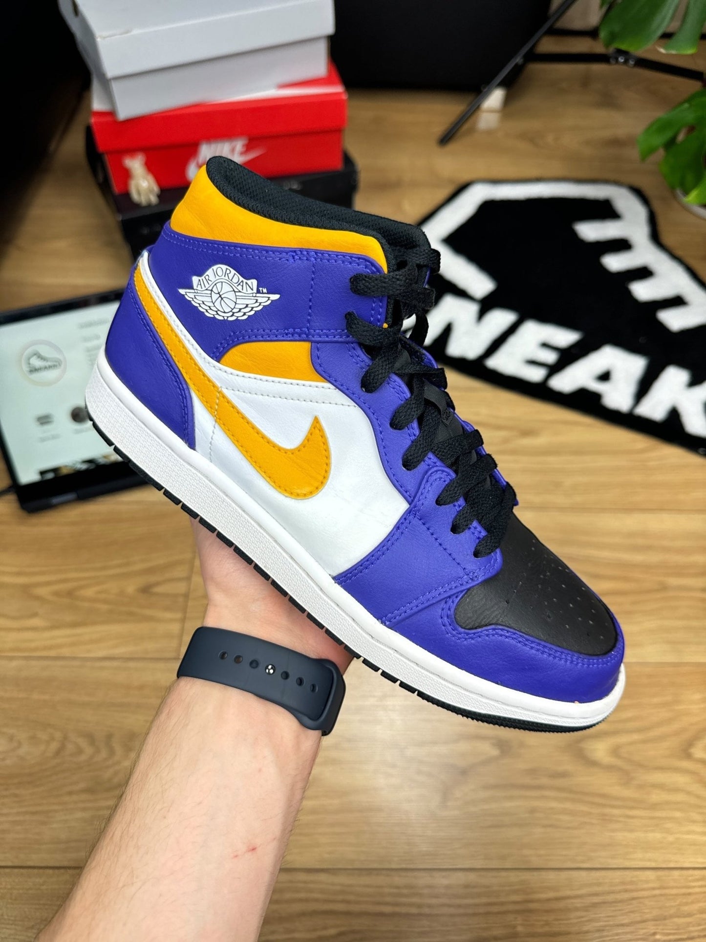 Nike Air Jordan 1 Mid (44)