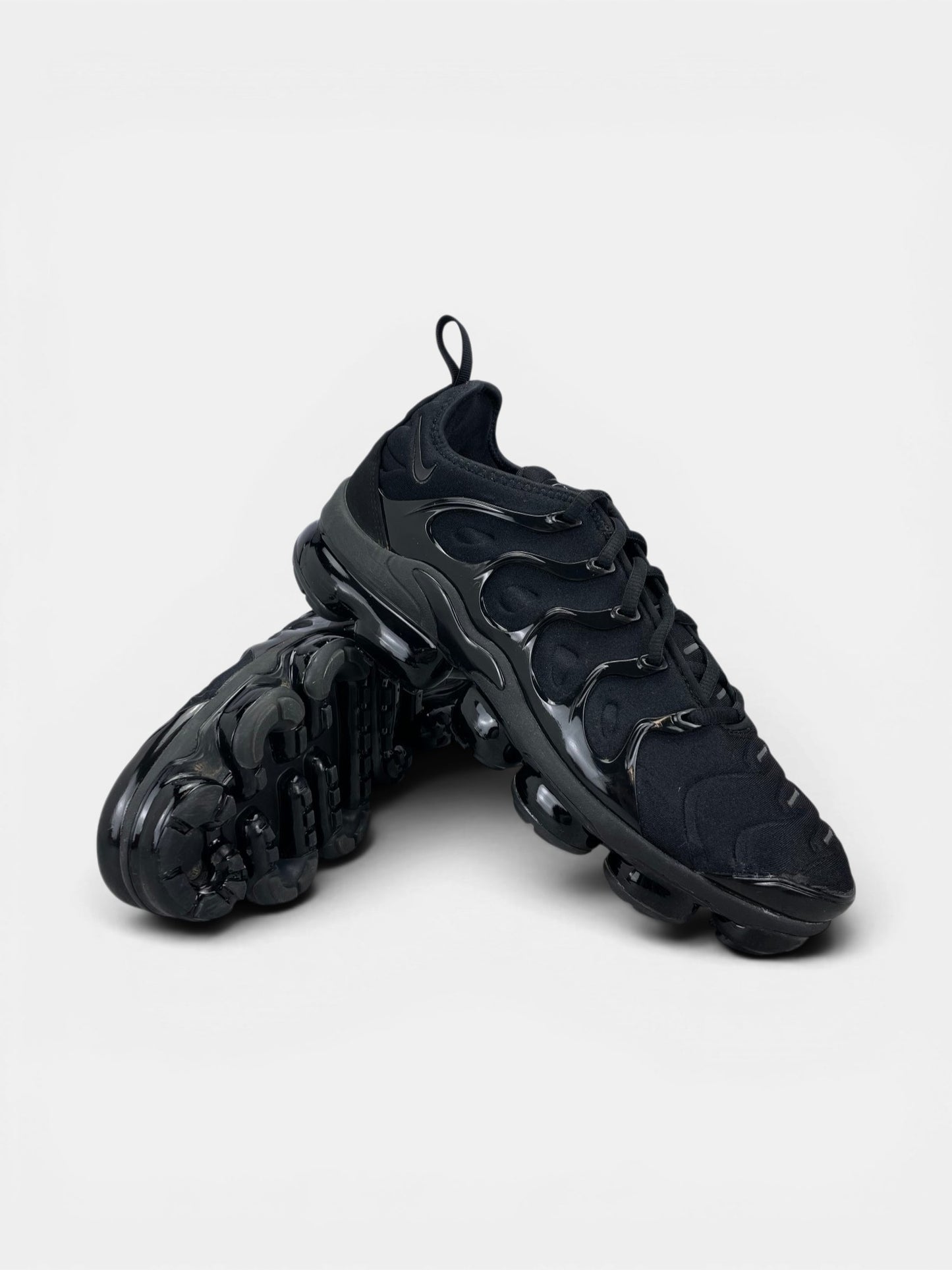 Nike Air VaporMax Plus Triple Black — buty sportowe męskie w bardzo dobrym stanie rozmiar 42.5, boczny profil