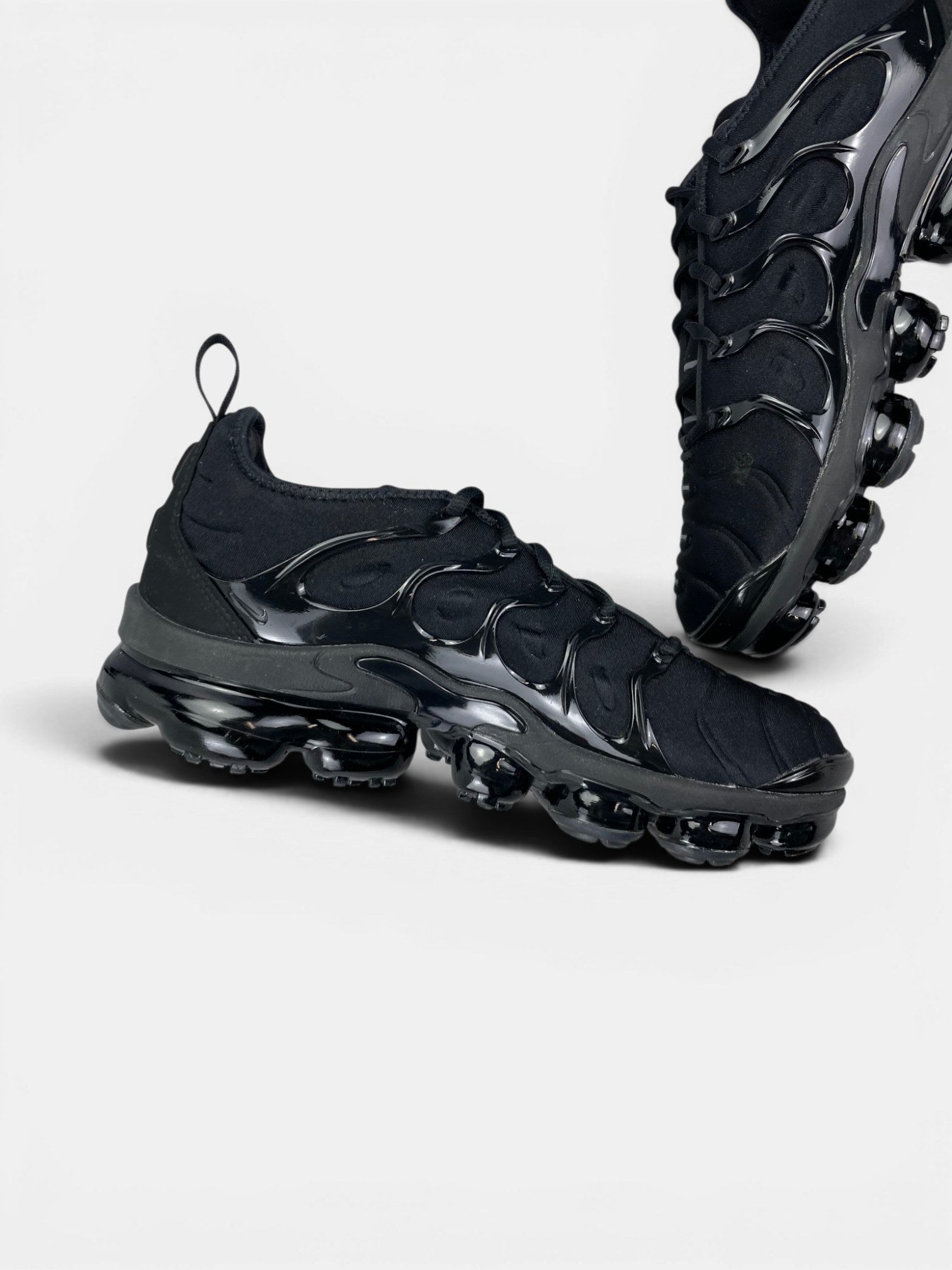 Nike Air VaporMax Plus Triple Black — buty sportowe męskie w bardzo dobrym stanie rozmiar 42.5, wewnętrzny panel lewego buta