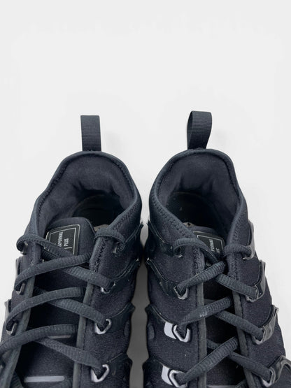 Nike Air VaporMax Plus Triple Black — buty sportowe męskie w bardzo dobrym stanie rozmiar 42.5, zapiętki butów
